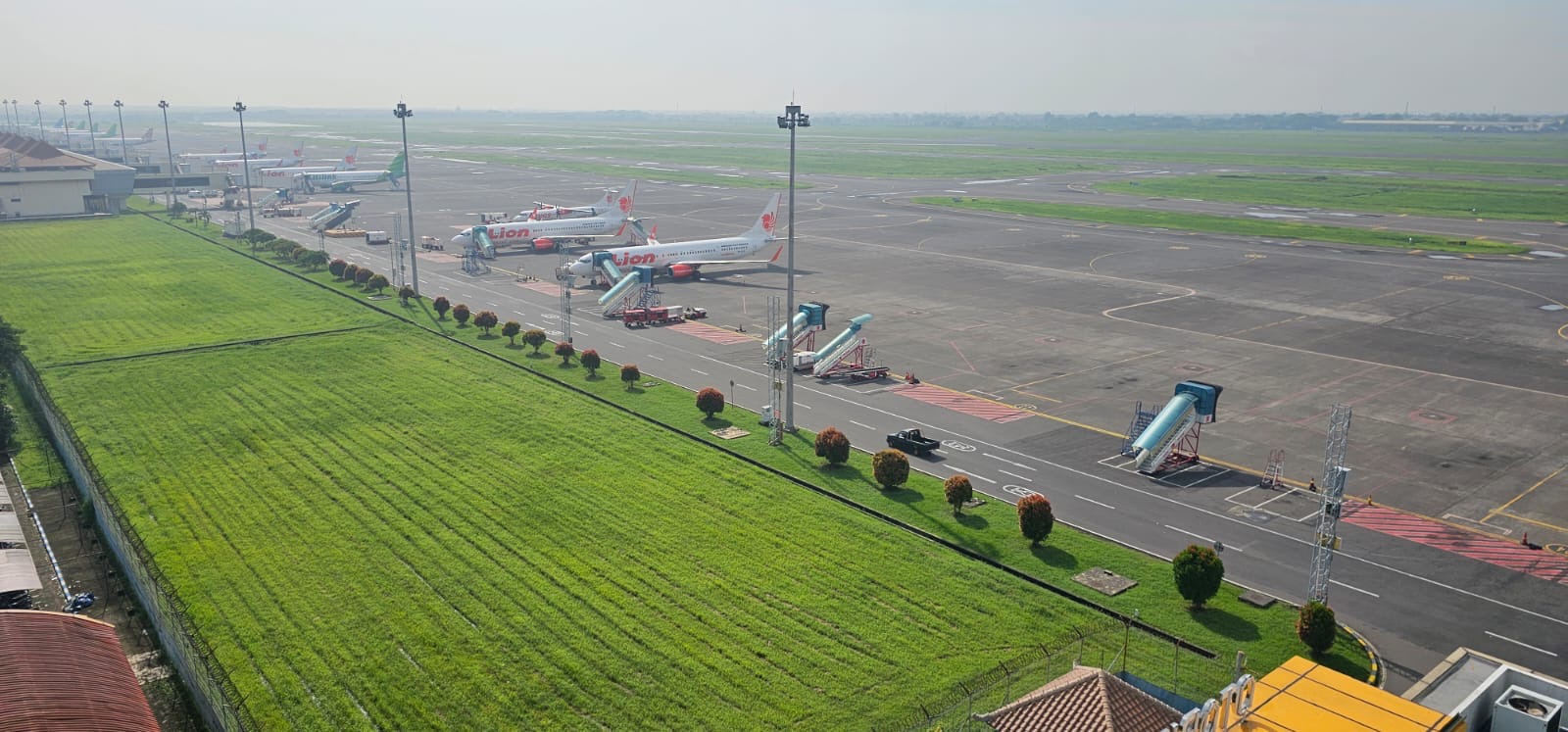 Gambar Artikel Operasional Bandara Juanda Tetap Te...