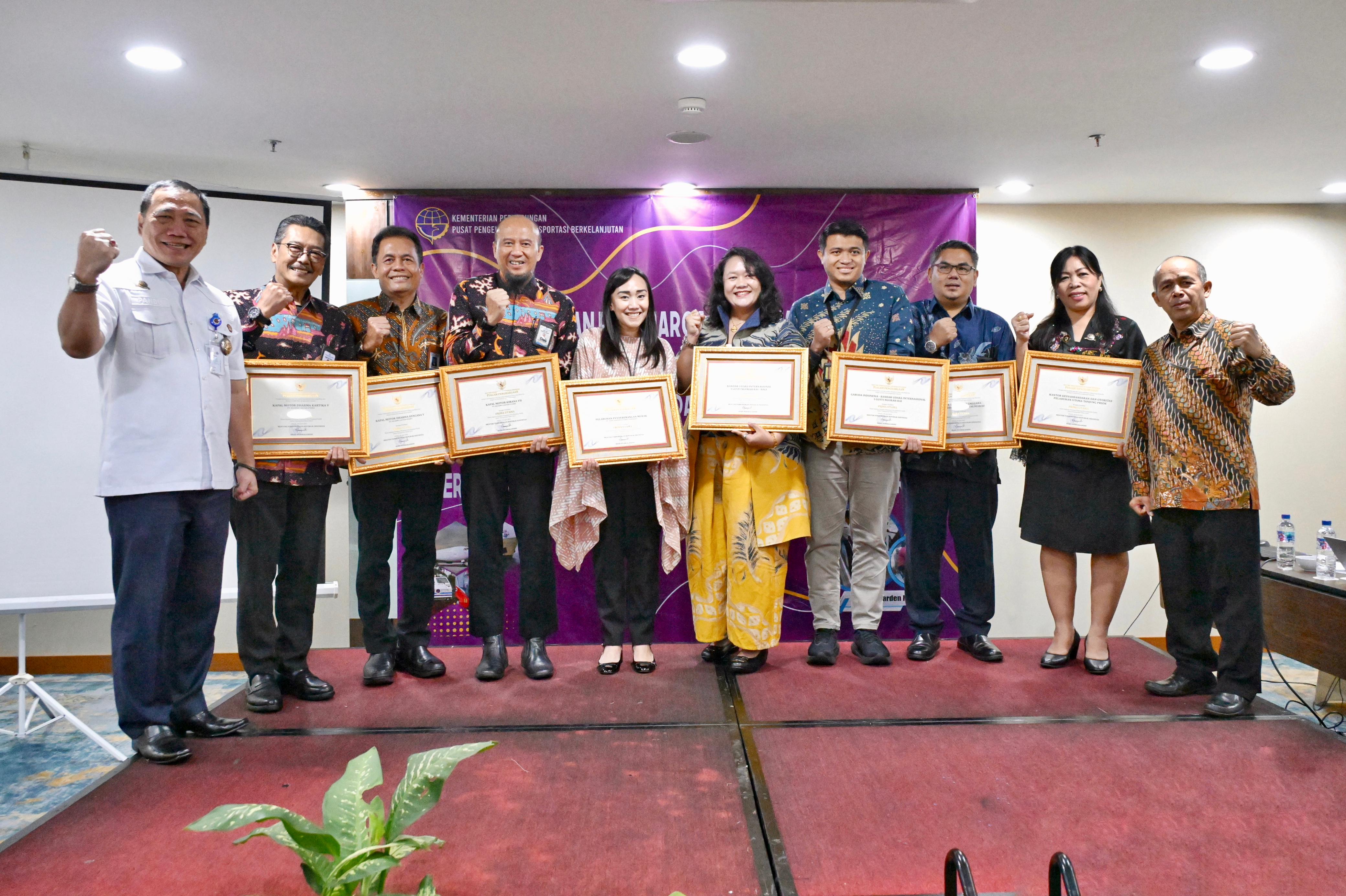 Gambar Artikel UPBU Kalimarau Raih Penghargaan Pel...