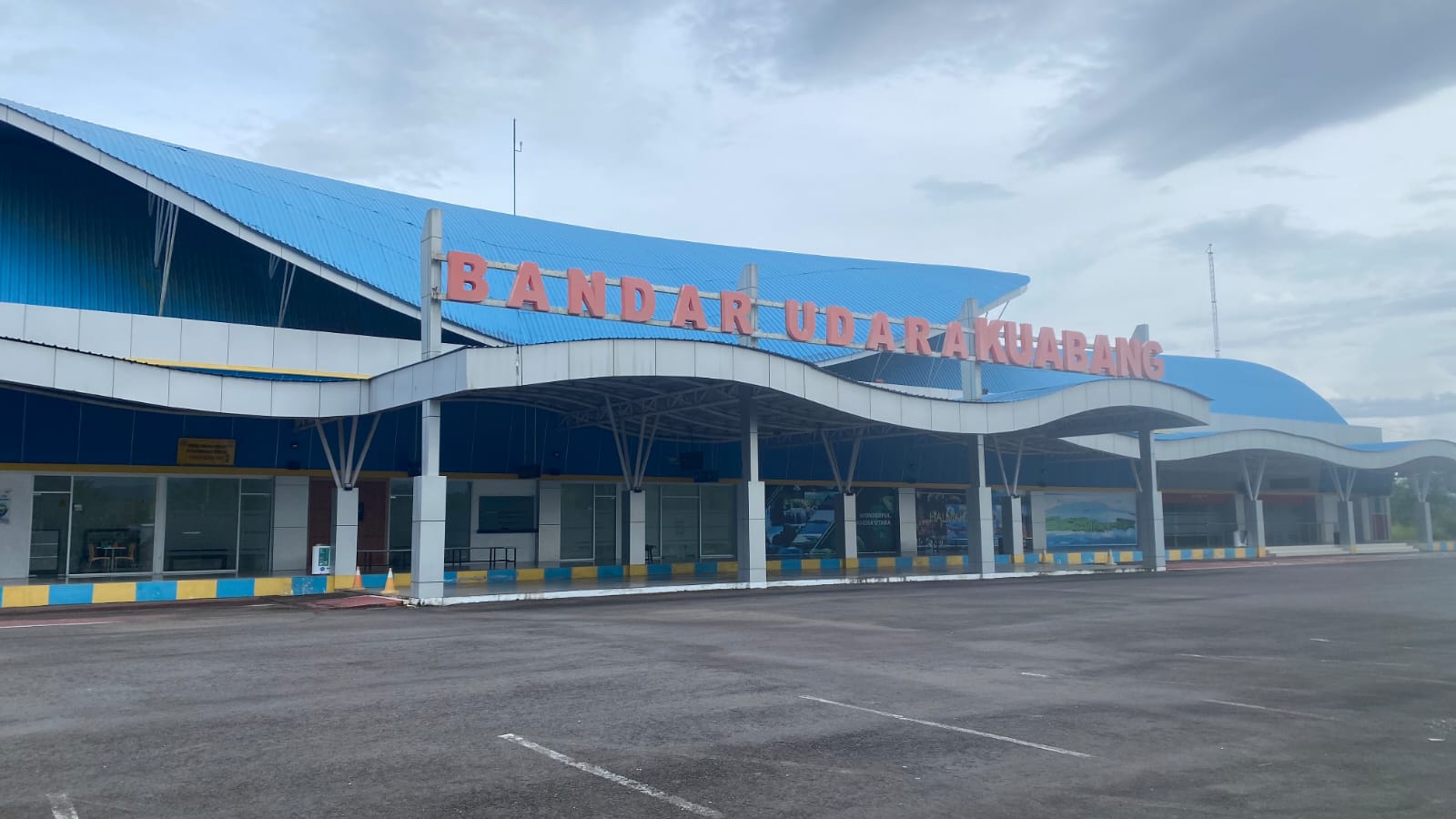 Gambar Artikel Erupsi Gunung Ibu, Bandara Kuabang ...