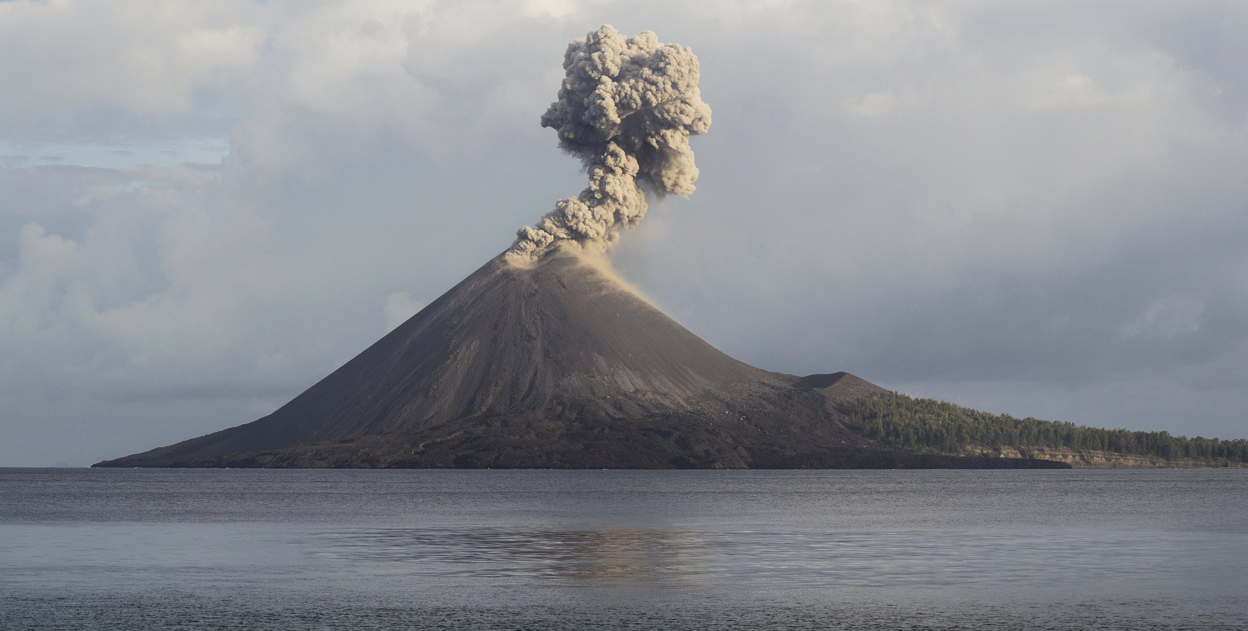 Gambar berita Dampak Erupsi Gunung Anak Krakatau, Sejumlah Bandara Terdampak Perpanjang Penutupan Operasional Penerbangan