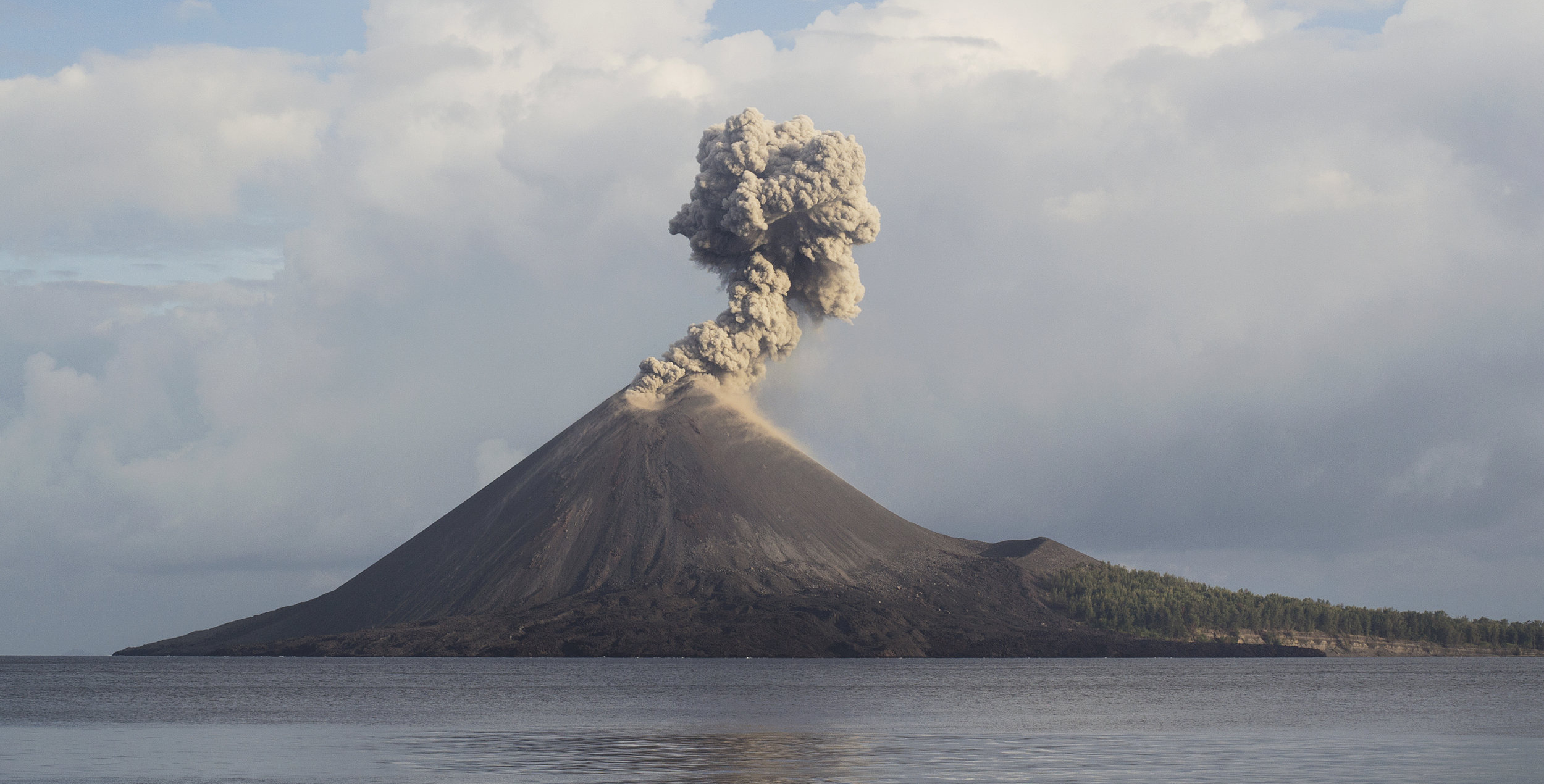 Gambar berita Dampak Erupsi Gunung Anak Krakatau, Sejumlah Bandara Terdampak Perpanjang Penutupan Operasional Penerbangan