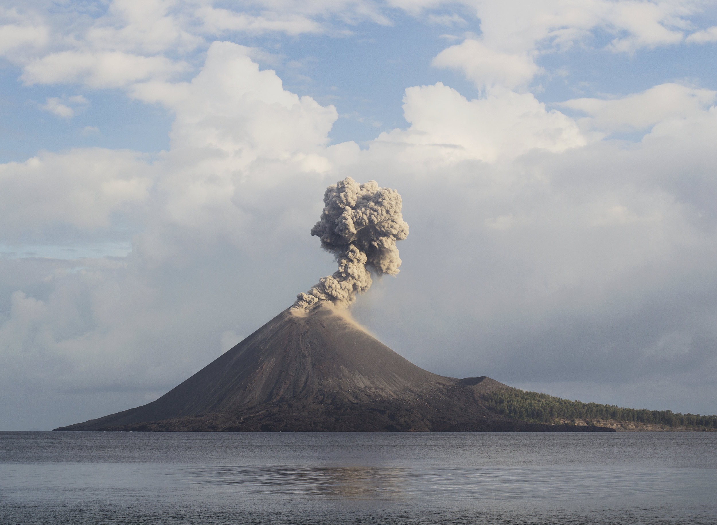 Gambar berita Dampak Erupsi Gunung Anak Krakatau, Sejumlah Bandara Terdampak Perpanjang Penutupan Operasional Penerbangan