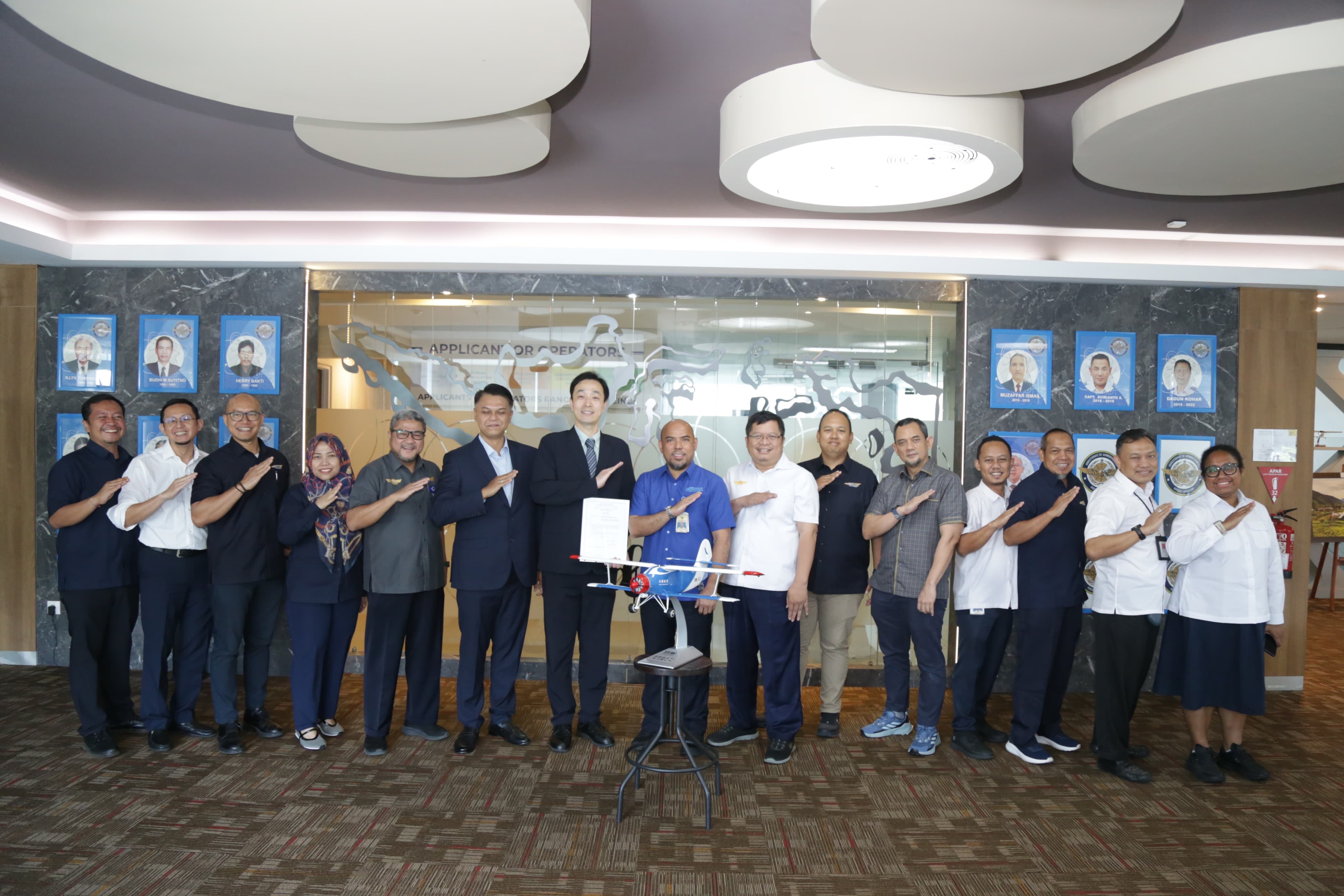Gambar Berita Terbaru Kemenhub Serahkan Sertifikat Tipe Validasi Drone Kargo HY100...
