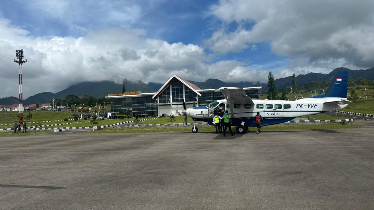Gambar Artikel Tarif Pesawat di Rute Rembele Dikel...