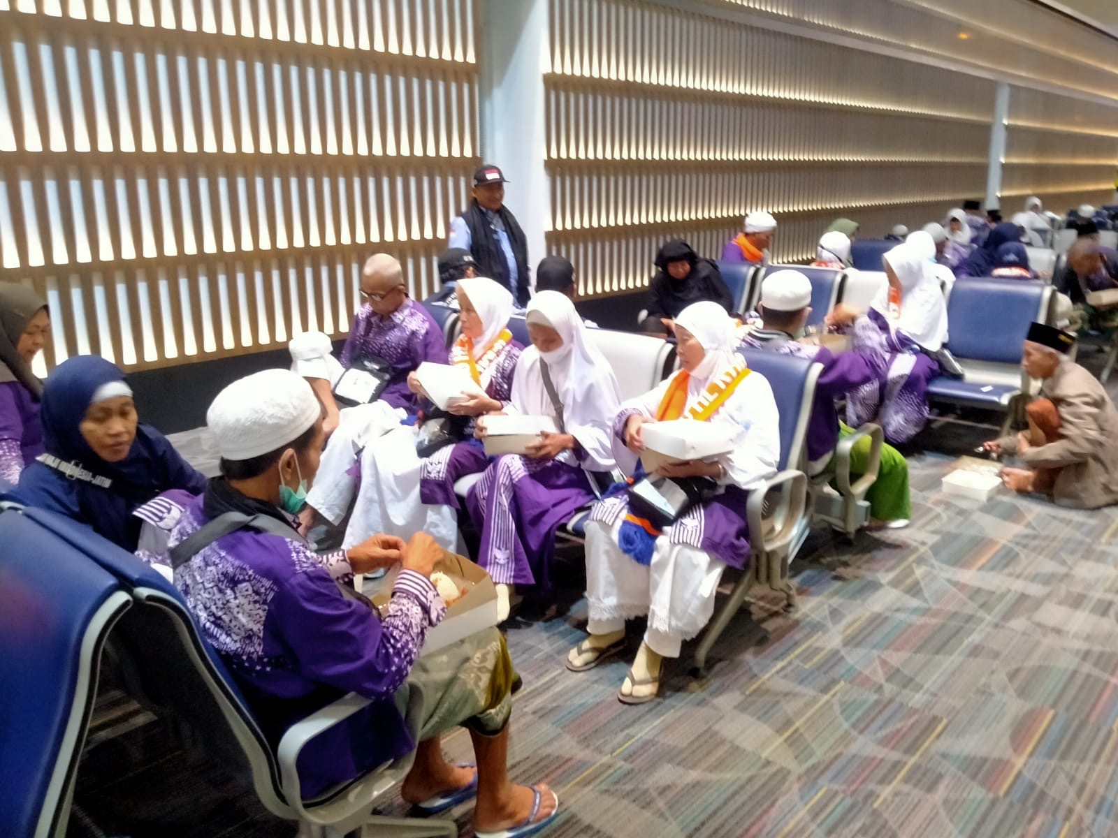Gambar Berita Terbaru DITJEN HUBUD PASTIKAN PEMULANGAN JEMAAH HAJI SV 5688 BERJALA...