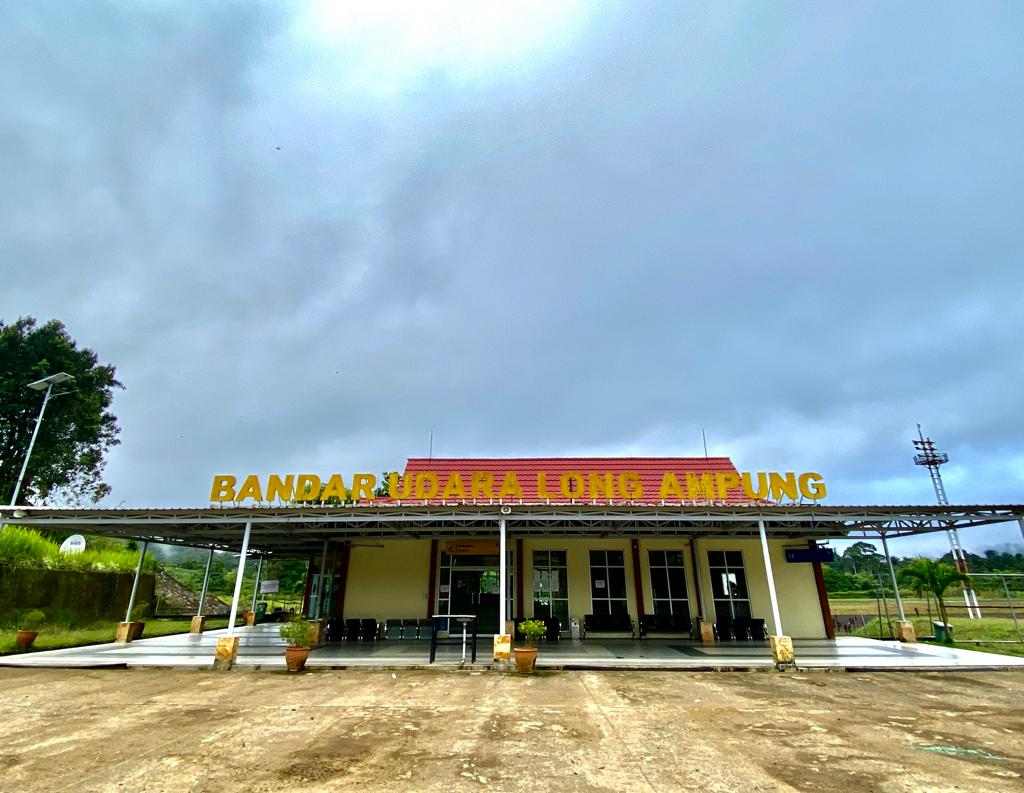 Foto Bandara Tampak Depan Terminal 