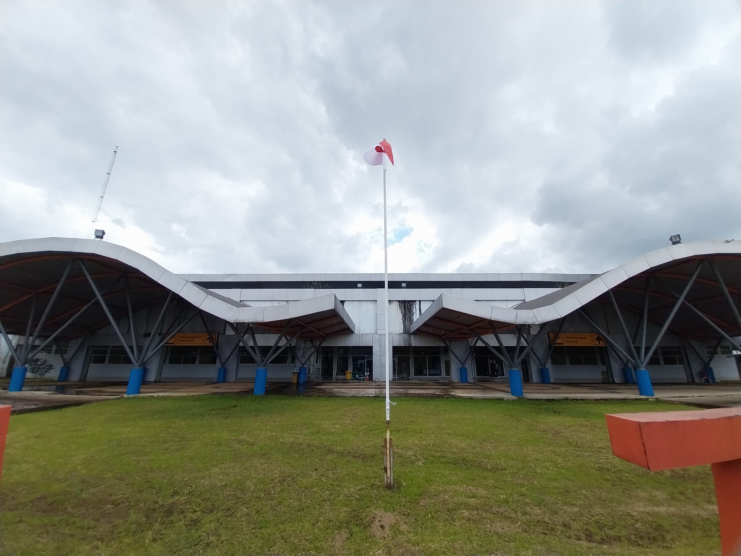 Foto Bandara Terminal (dari sisi darat)