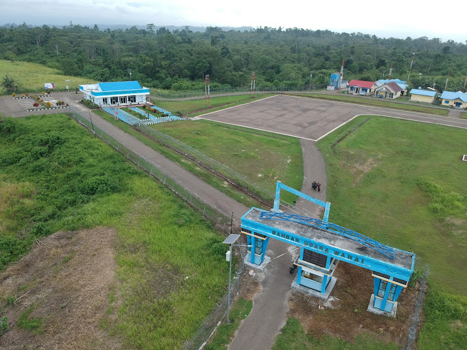 Foto Bandara Jalan Akses Menuju Bandar Udara Wahai