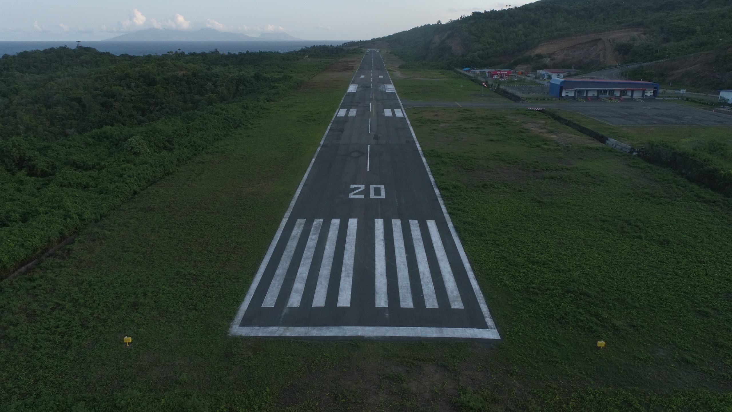 Foto Bandara Runway 20 Satpel Sitaro