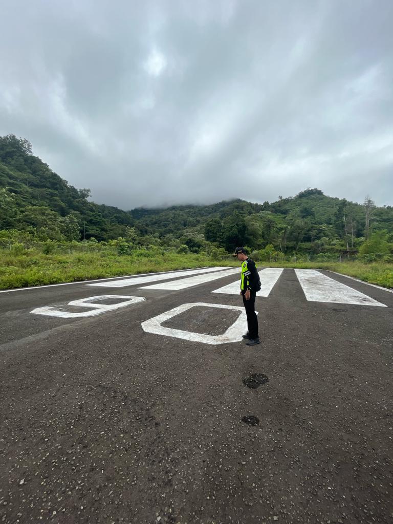 Foto Bandara Ujung Runway 06