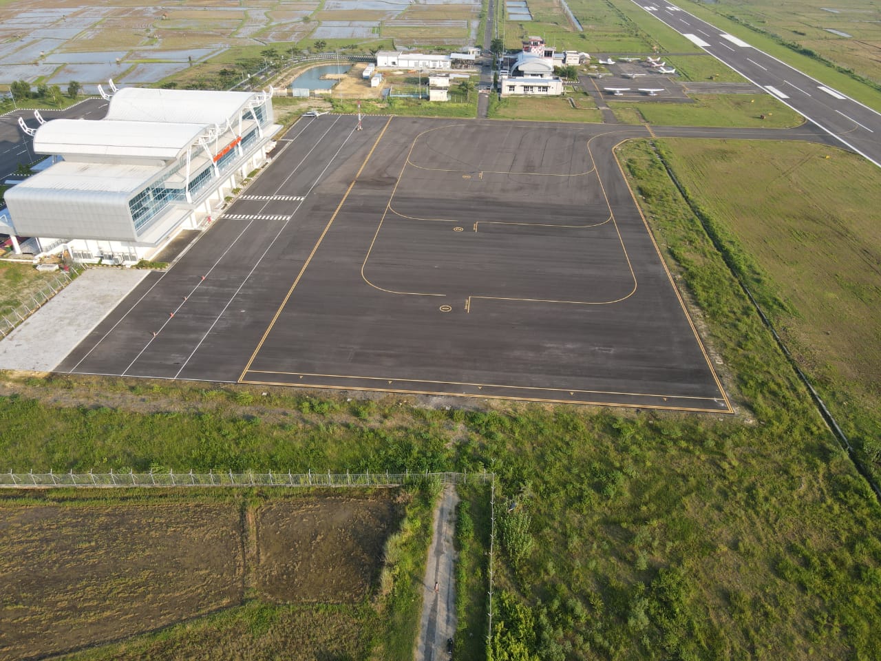 Foto Bandara Runway, Taxiway 1,2 dan Apron 1,2