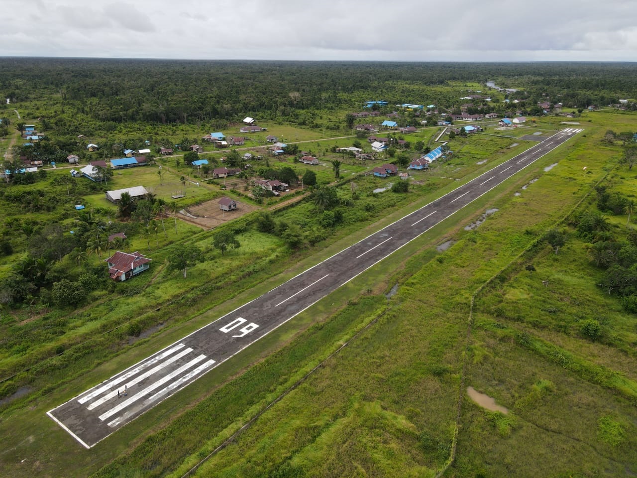 Foto Bandara Runway