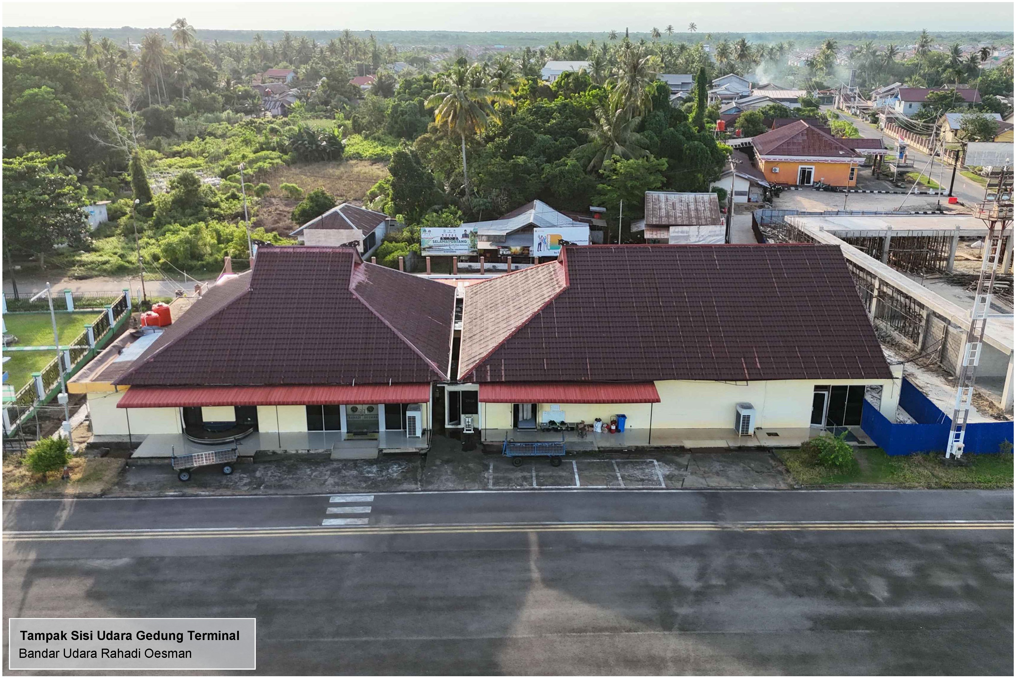 Foto Bandara Tampak sisi udara gedung terminal