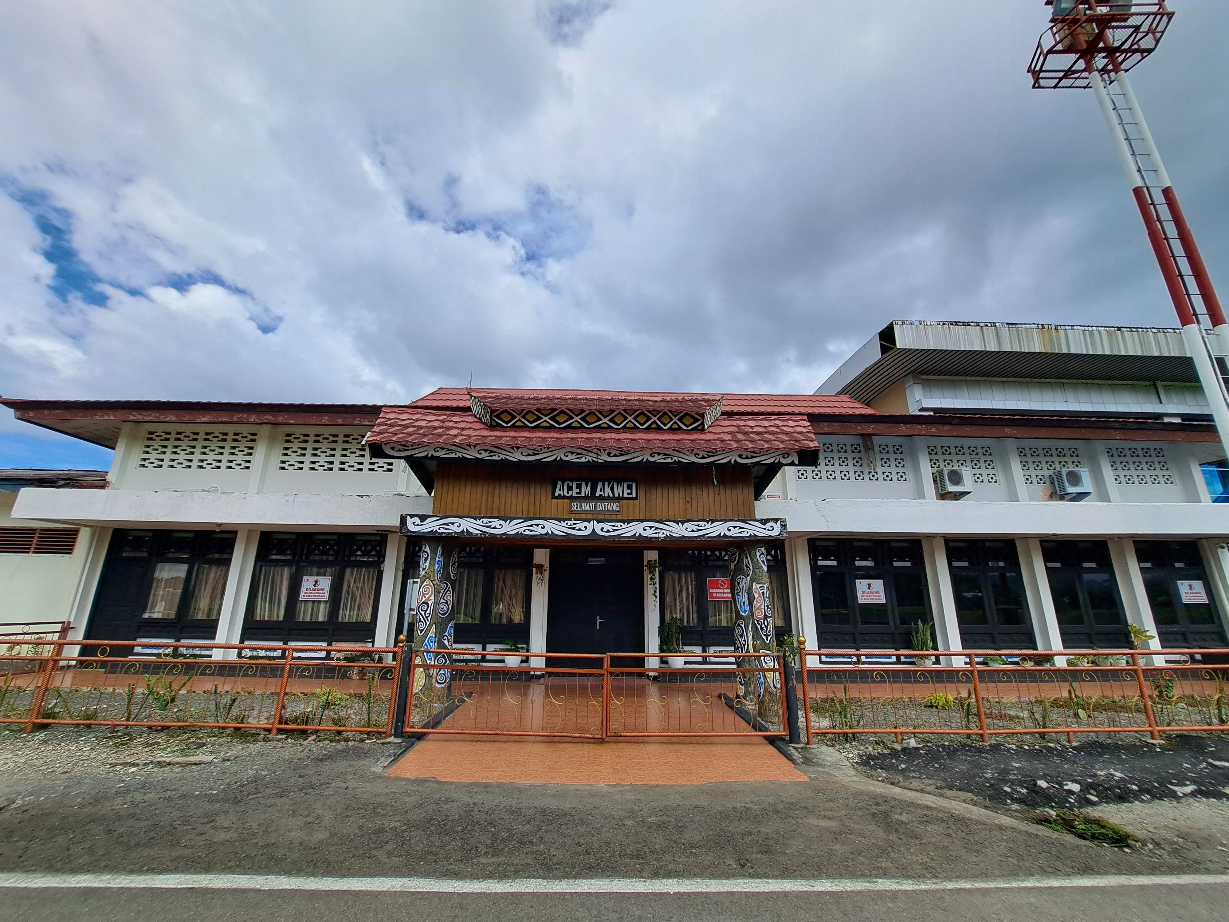 Foto Bandara Gedung VIP Bandara Tampak Belakang