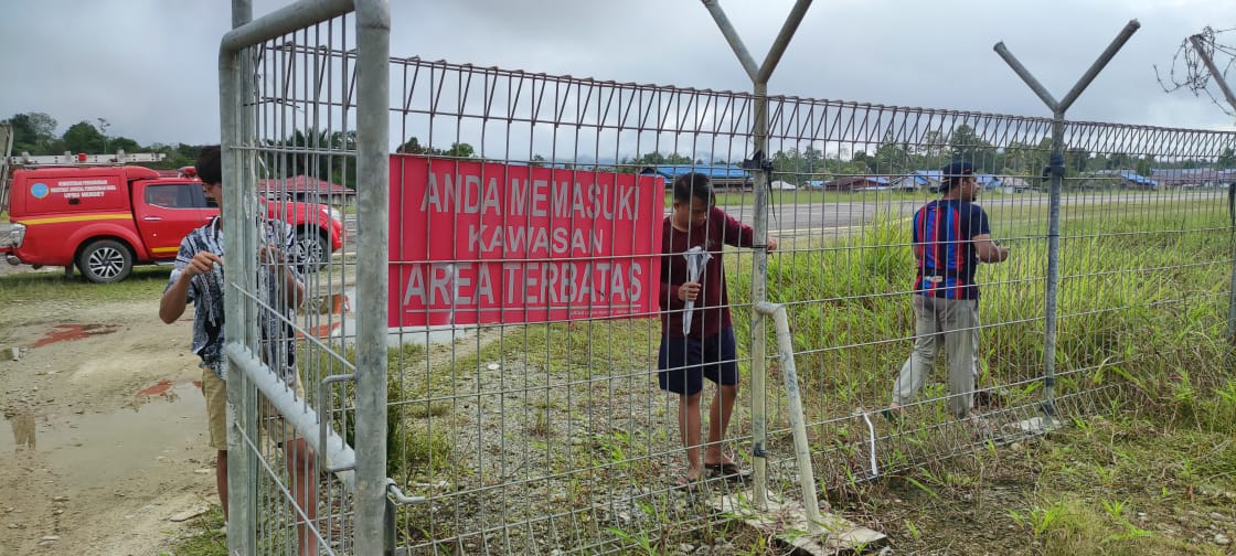 Foto Bandara pengecekan pagar parameter 1