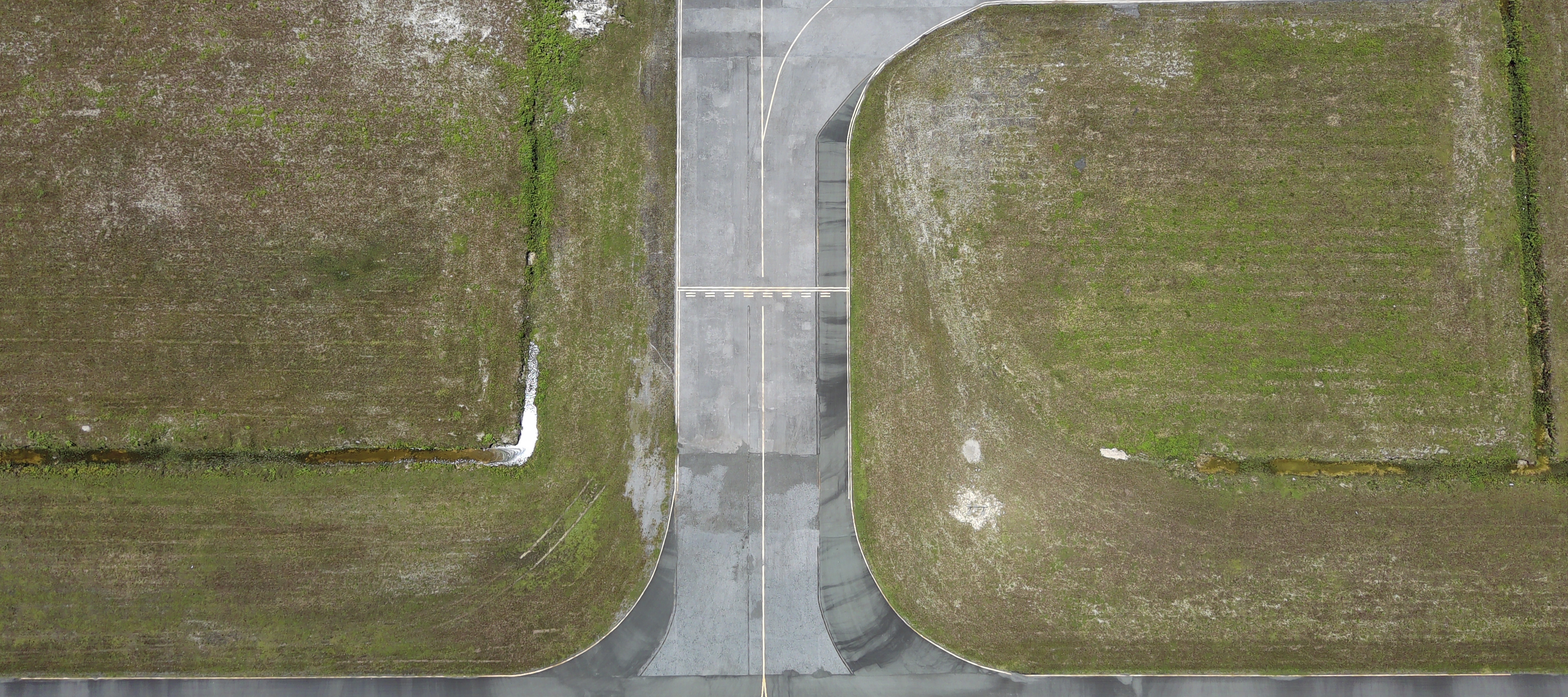 Foto Bandara Taxiway