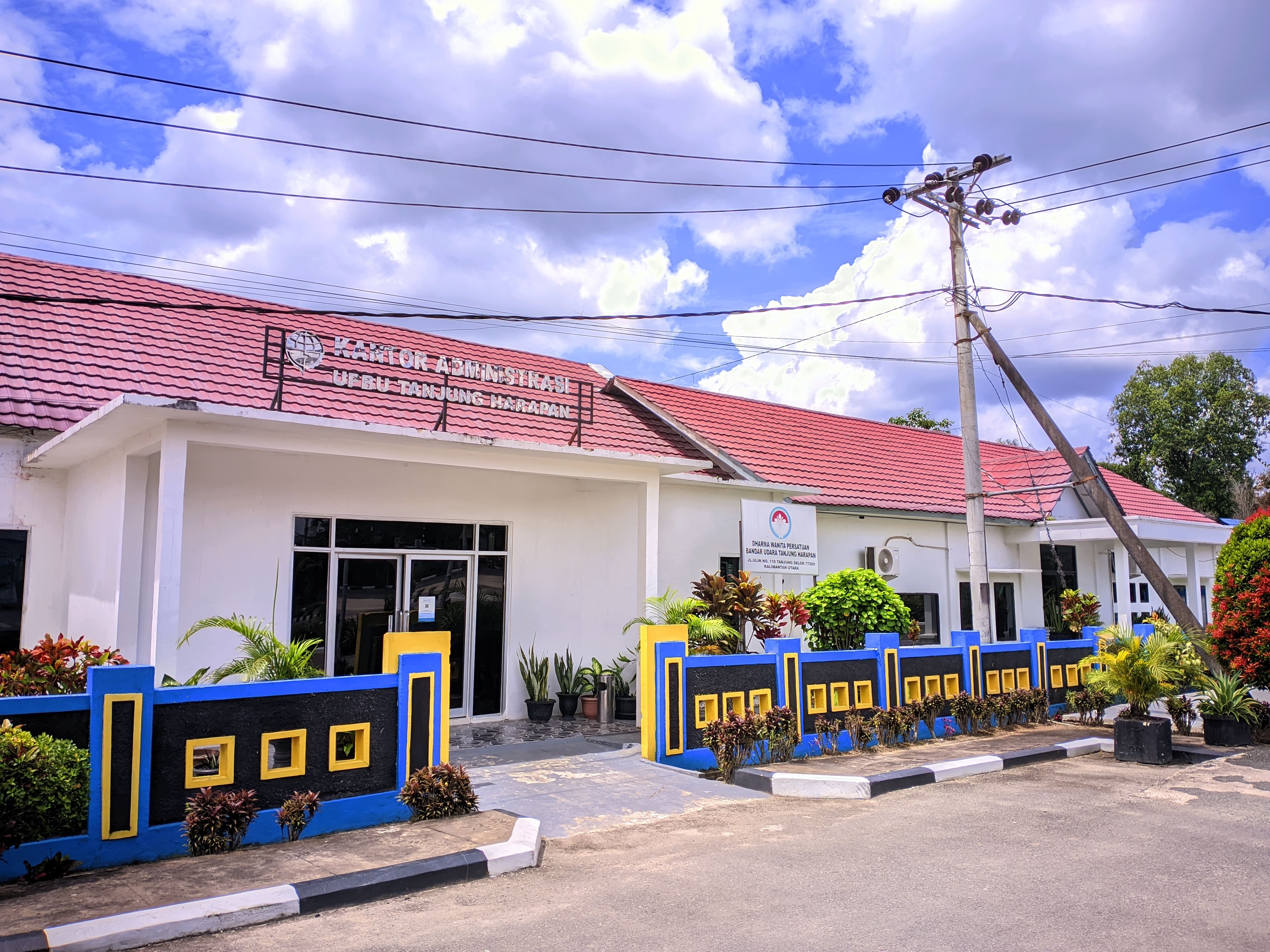 Foto Bandara Gedung Kantor Administrasi Bandara