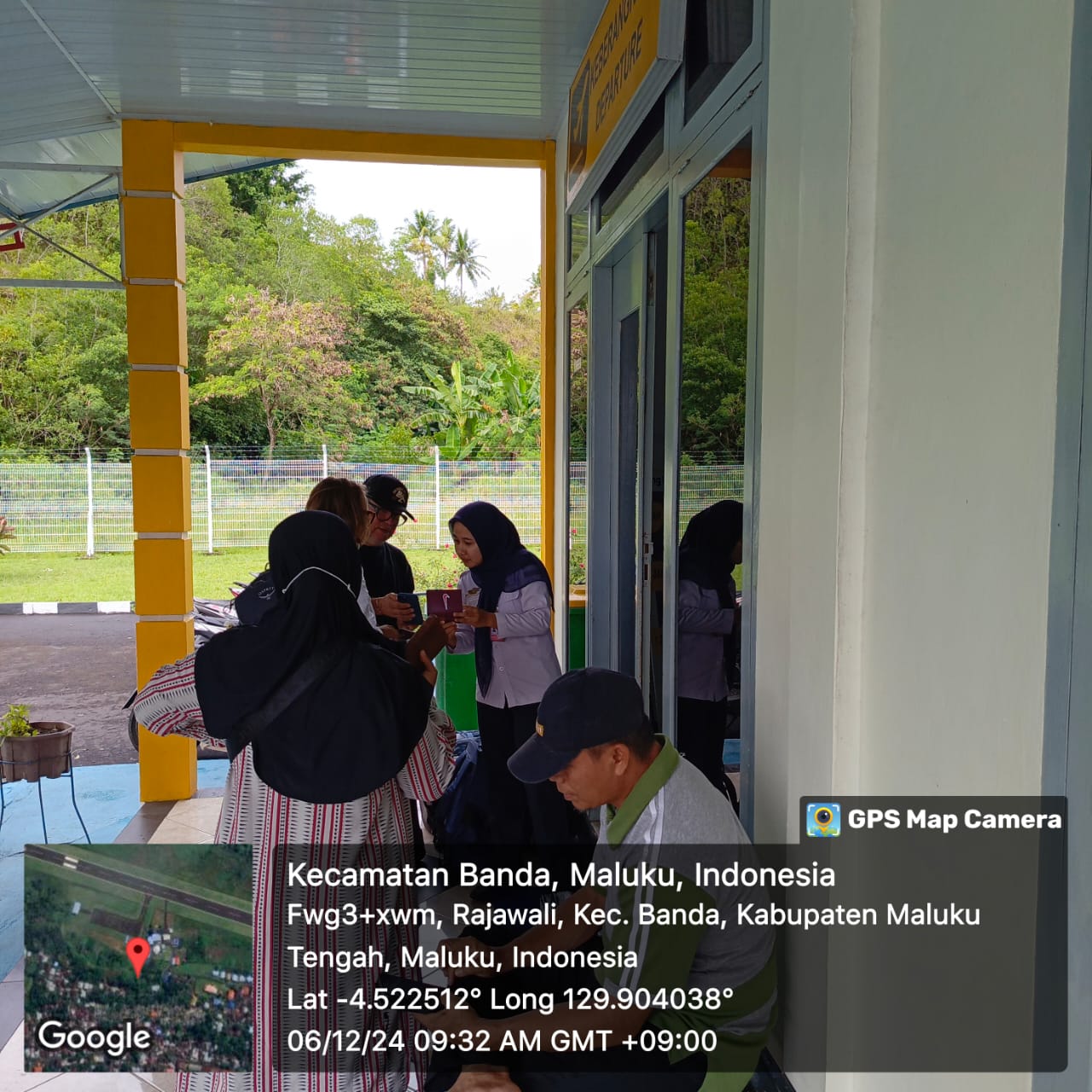 Foto Bandara DAERAH PEMERIKSAAN MASUK TERMINAL KEBERANGKATAN