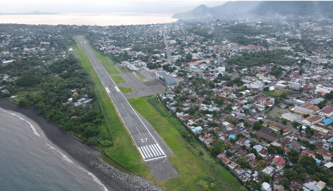 Foto Bandara Tampilan Lanskap Bandar udara UPBU H. Hasan Aroboesman Ende