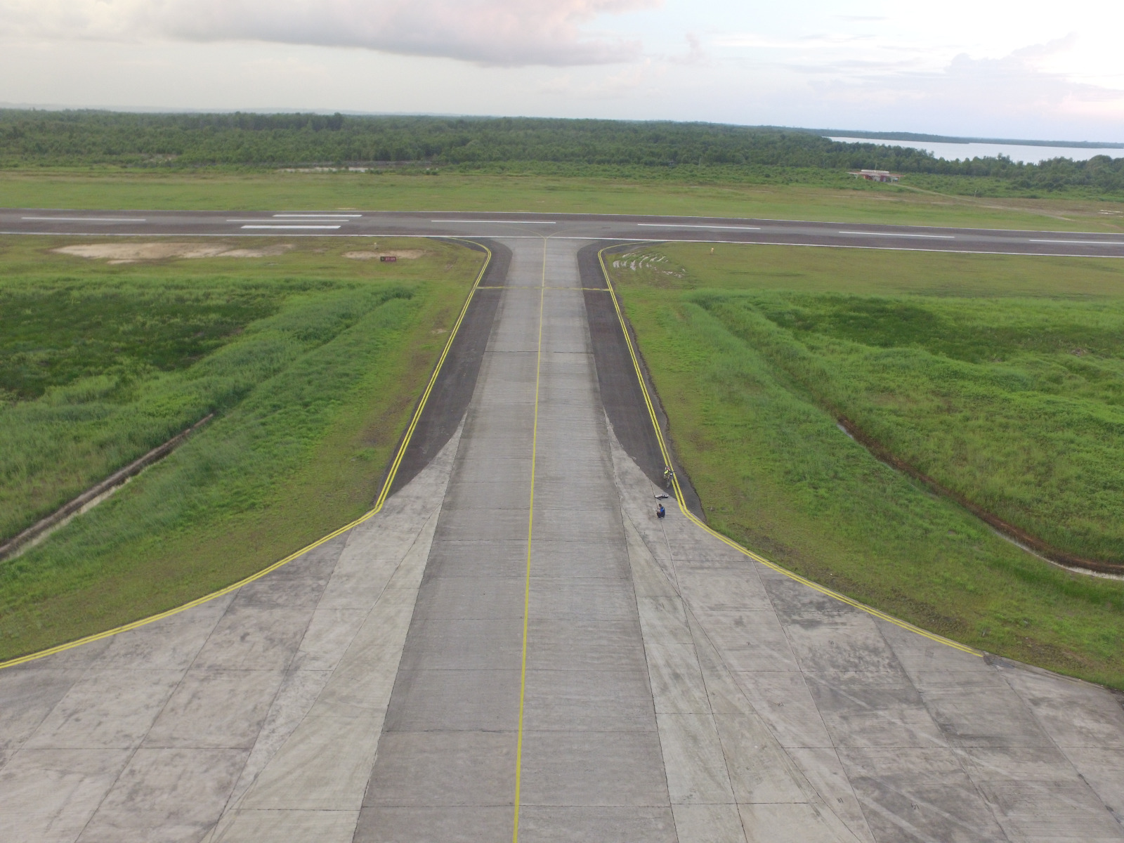 Foto Bandara Taxiway