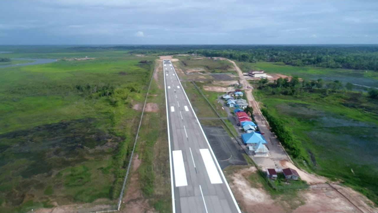 Foto Bandara Runway