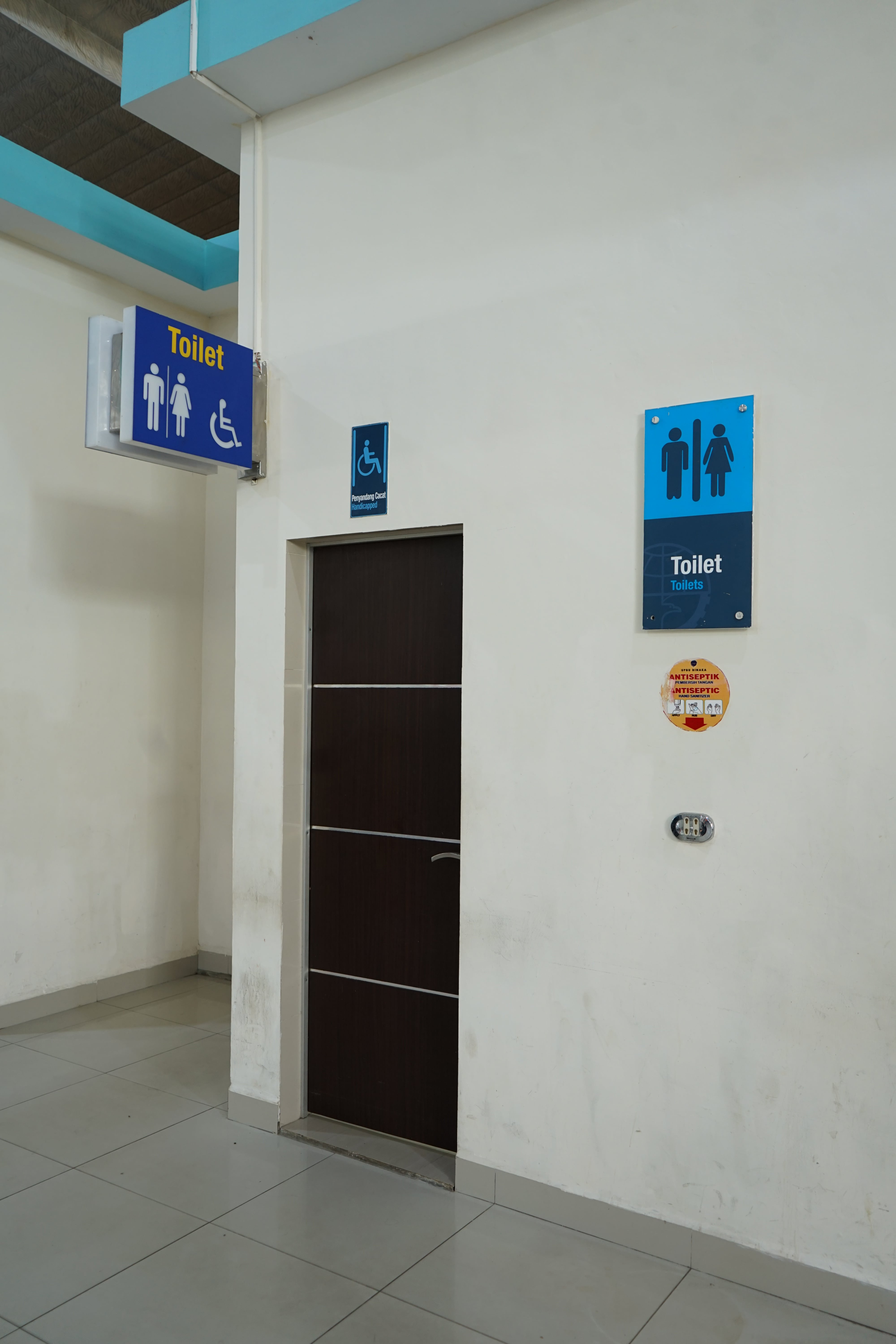 Foto Bandara TOILET PRIORITAS