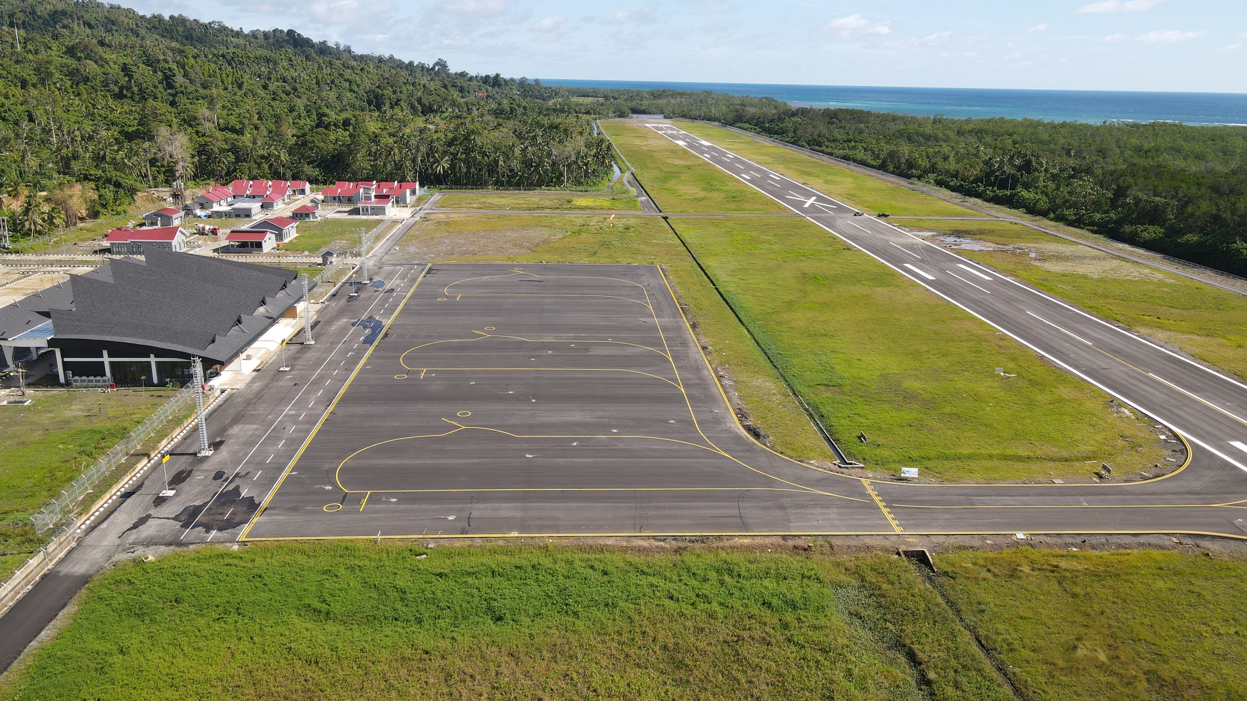 Foto Bandara Apron & Taxiway Alpha