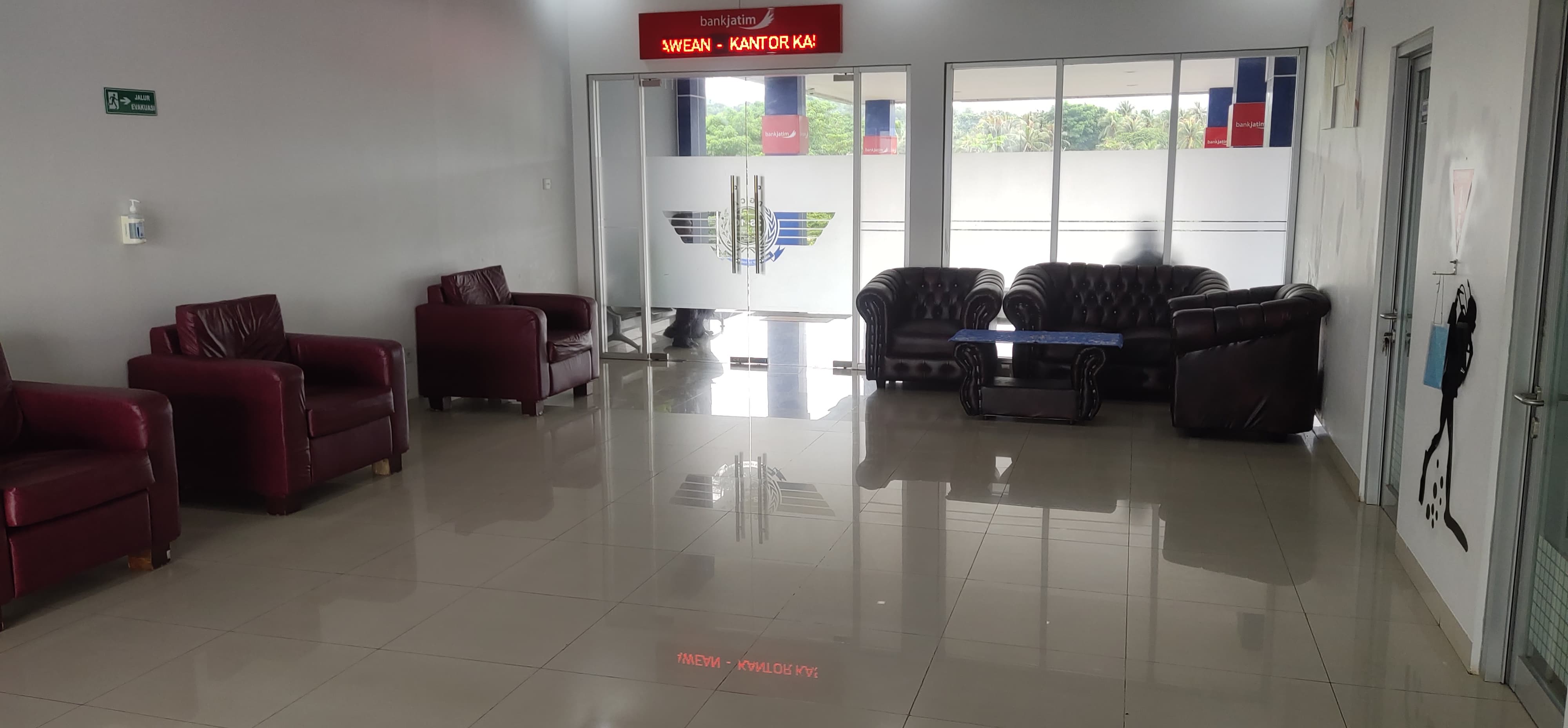 Foto Bandara Terminal Kedatangan