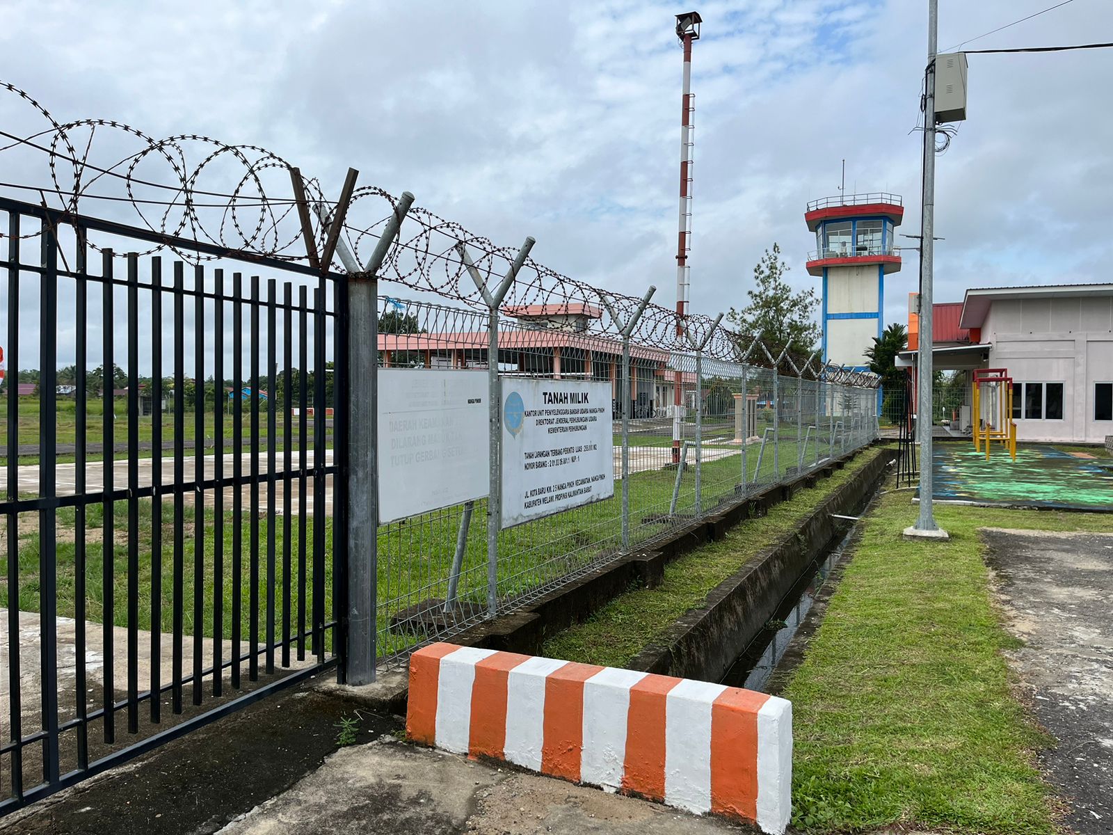 Foto Bandara Pagar Sisi Udara