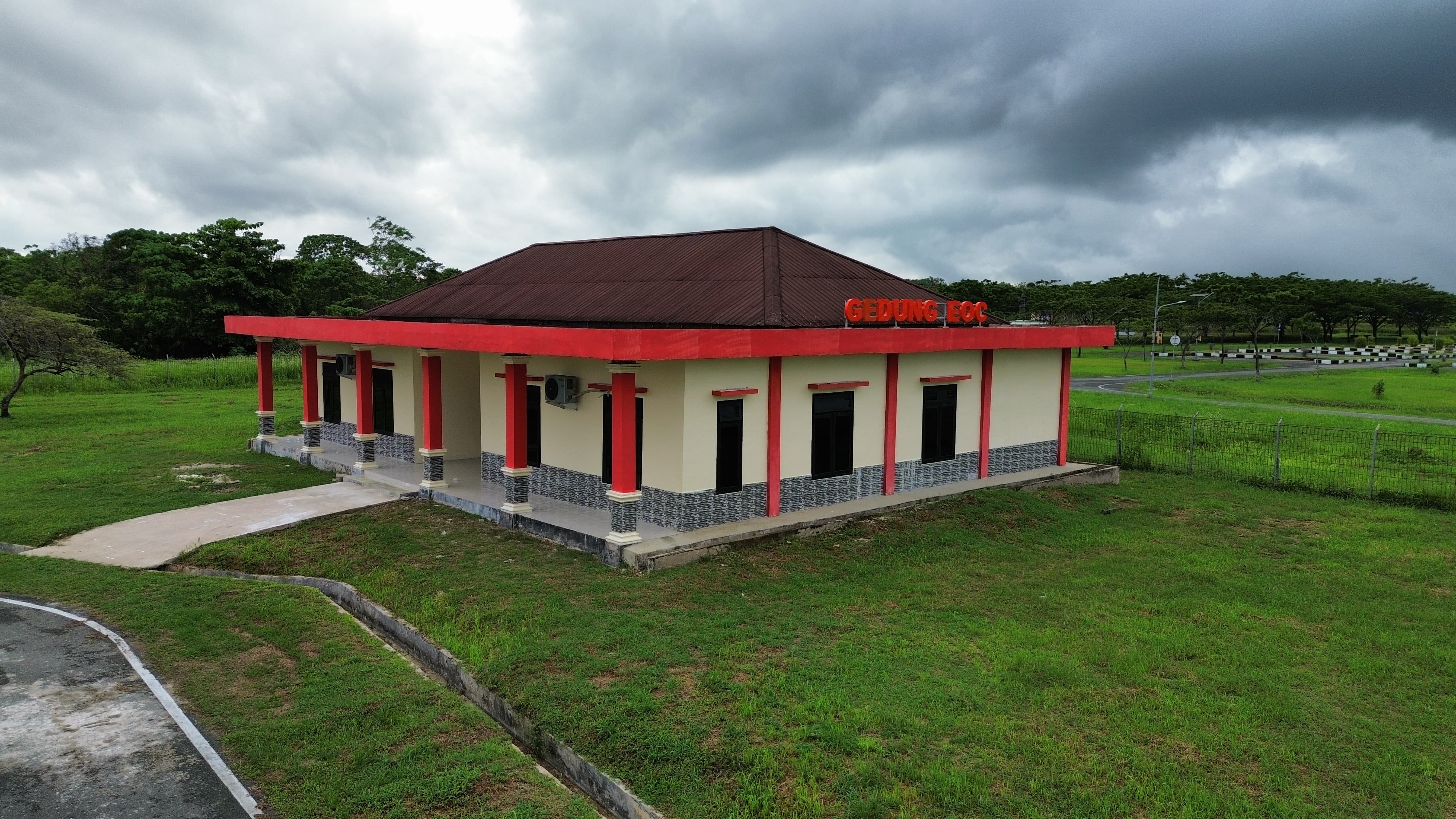 Foto Bandara Gedung EOC