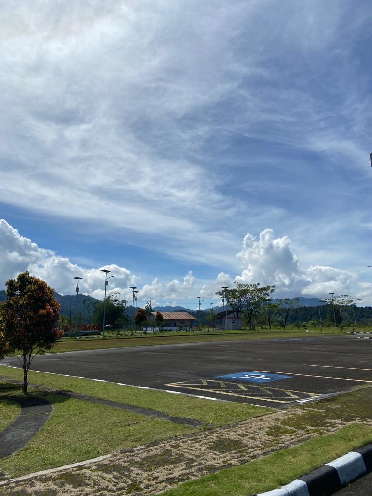 Foto Bandara Halaman Parkir