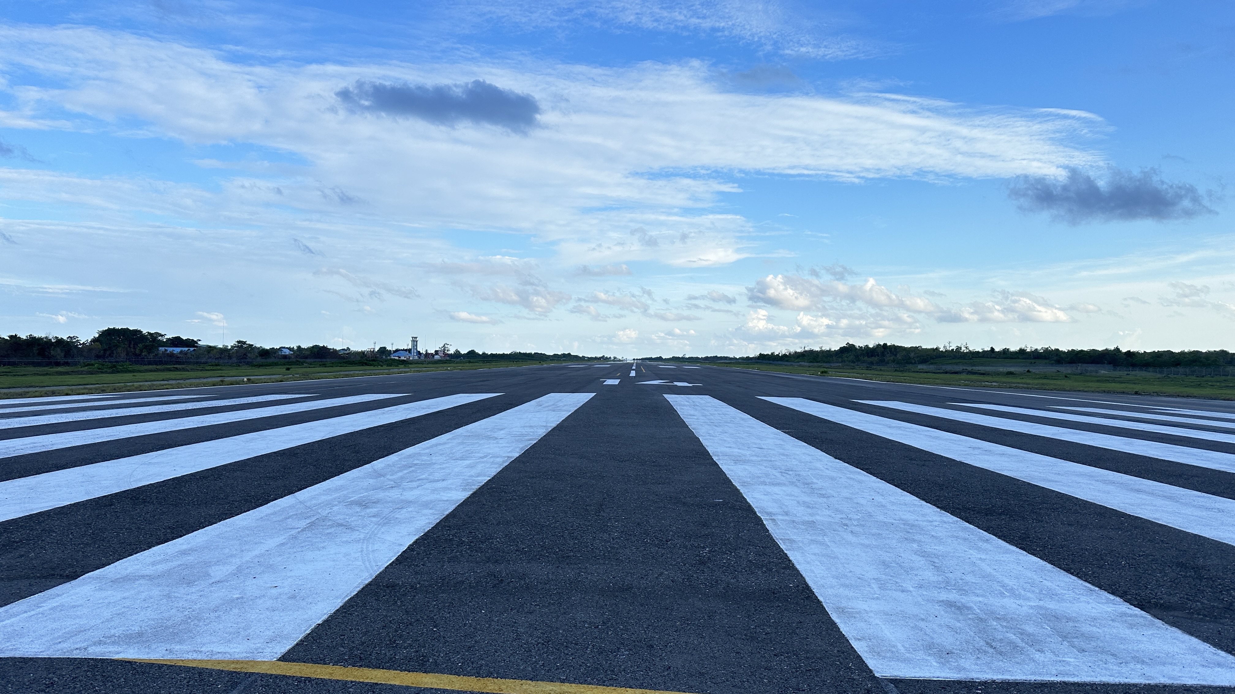 Foto Bandara Runway Threshold 14