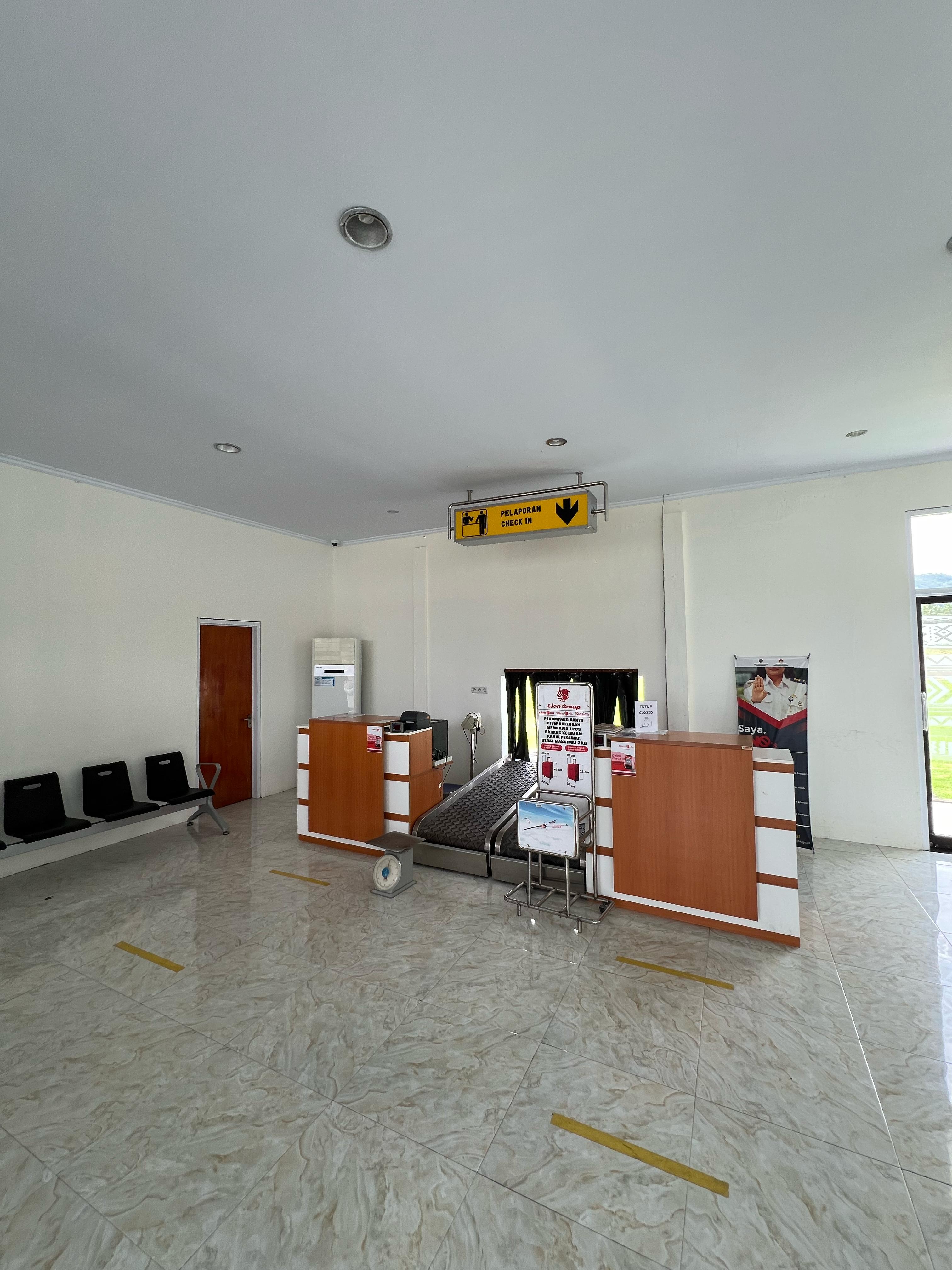 Foto Bandara Counter check in UPBU Naha