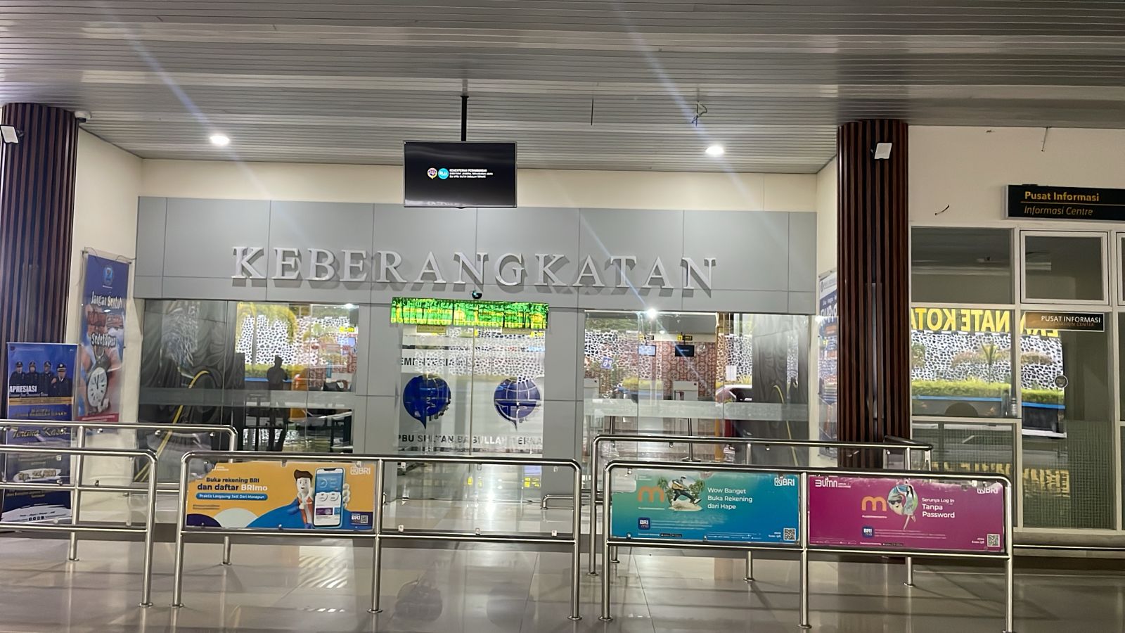 Foto Bandara PINTU KEBERANGKATAN