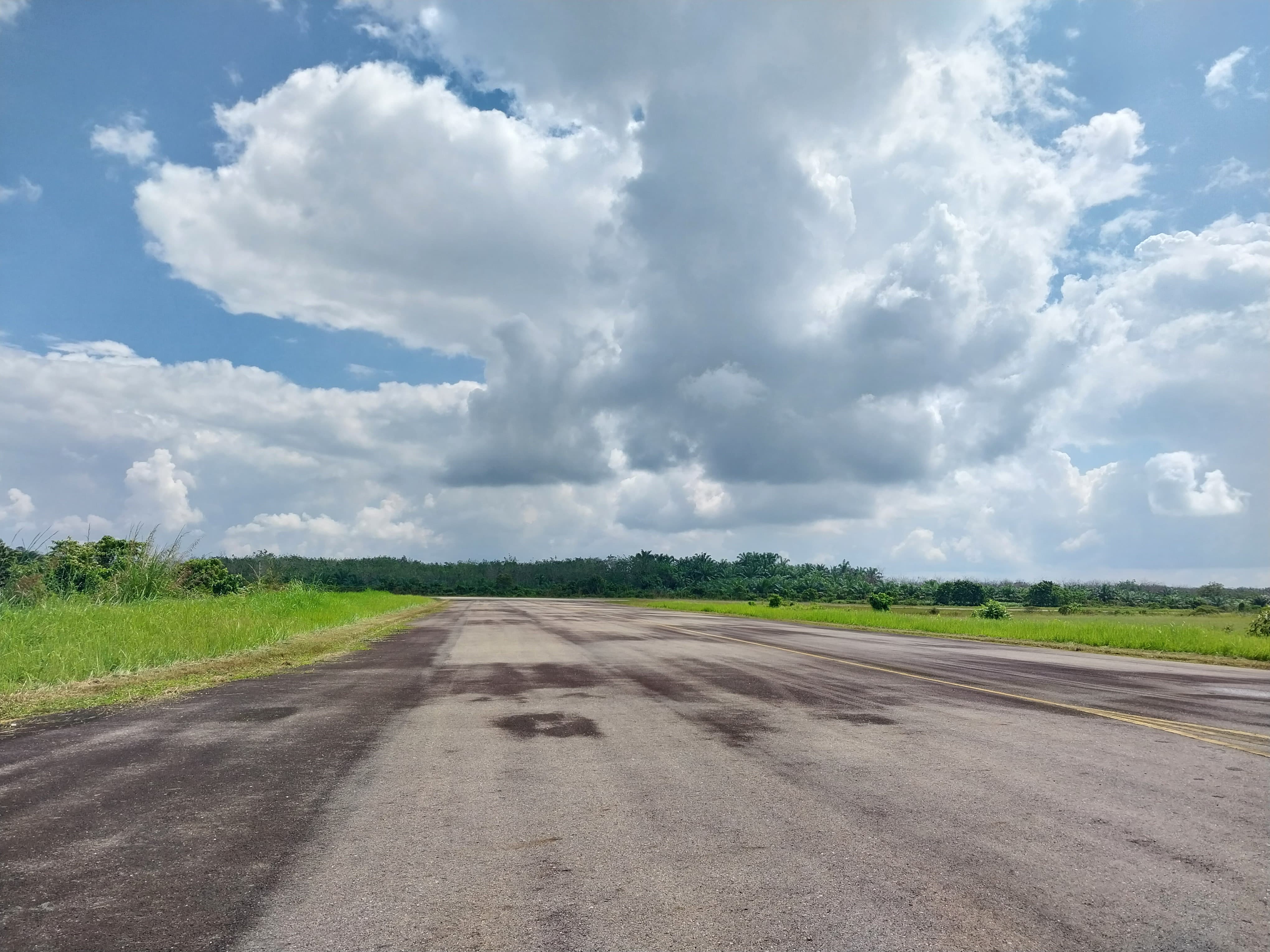 Foto Bandara Taxiway