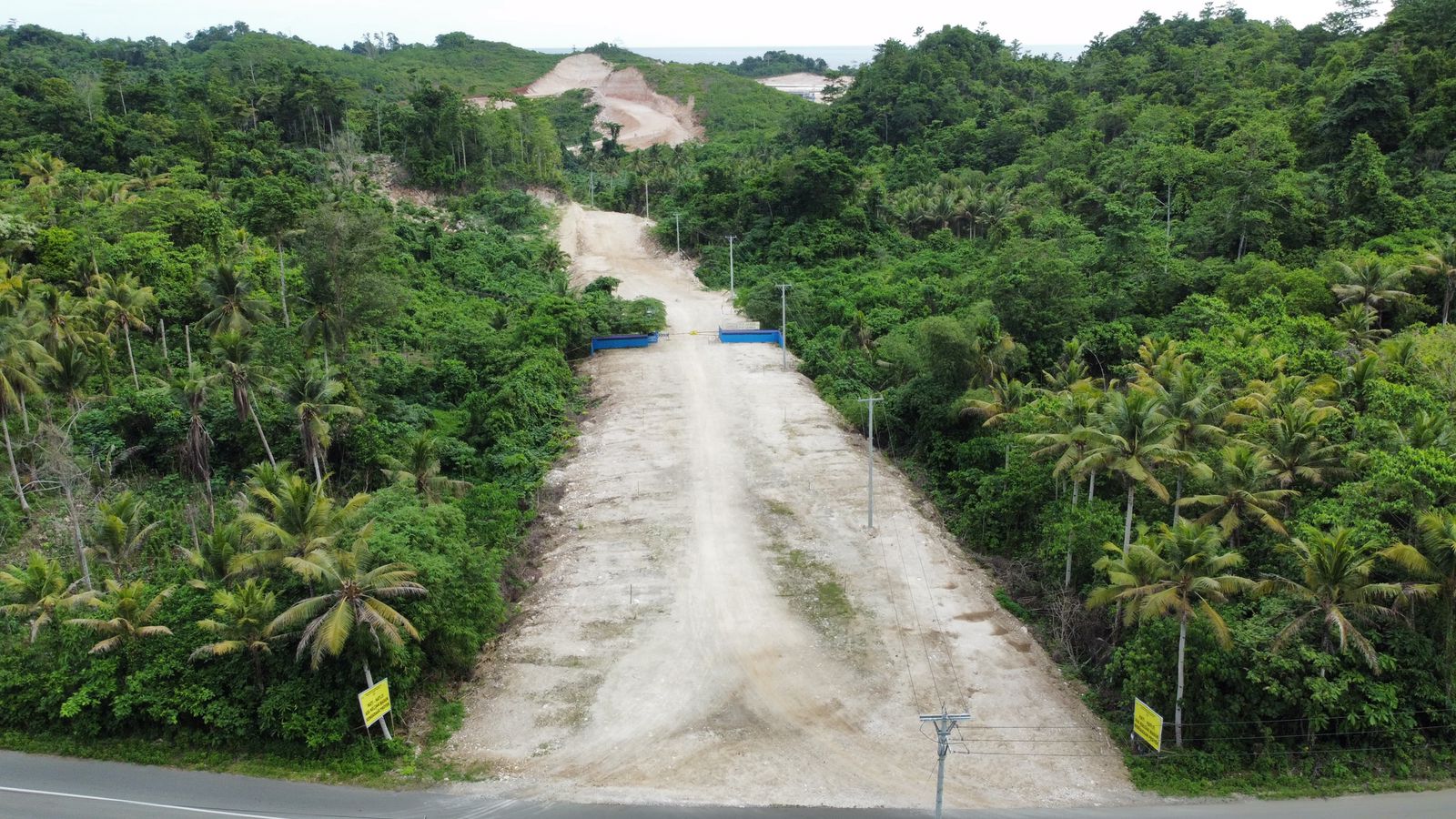 Foto Bandara Akses Jalan Masuk Bandara