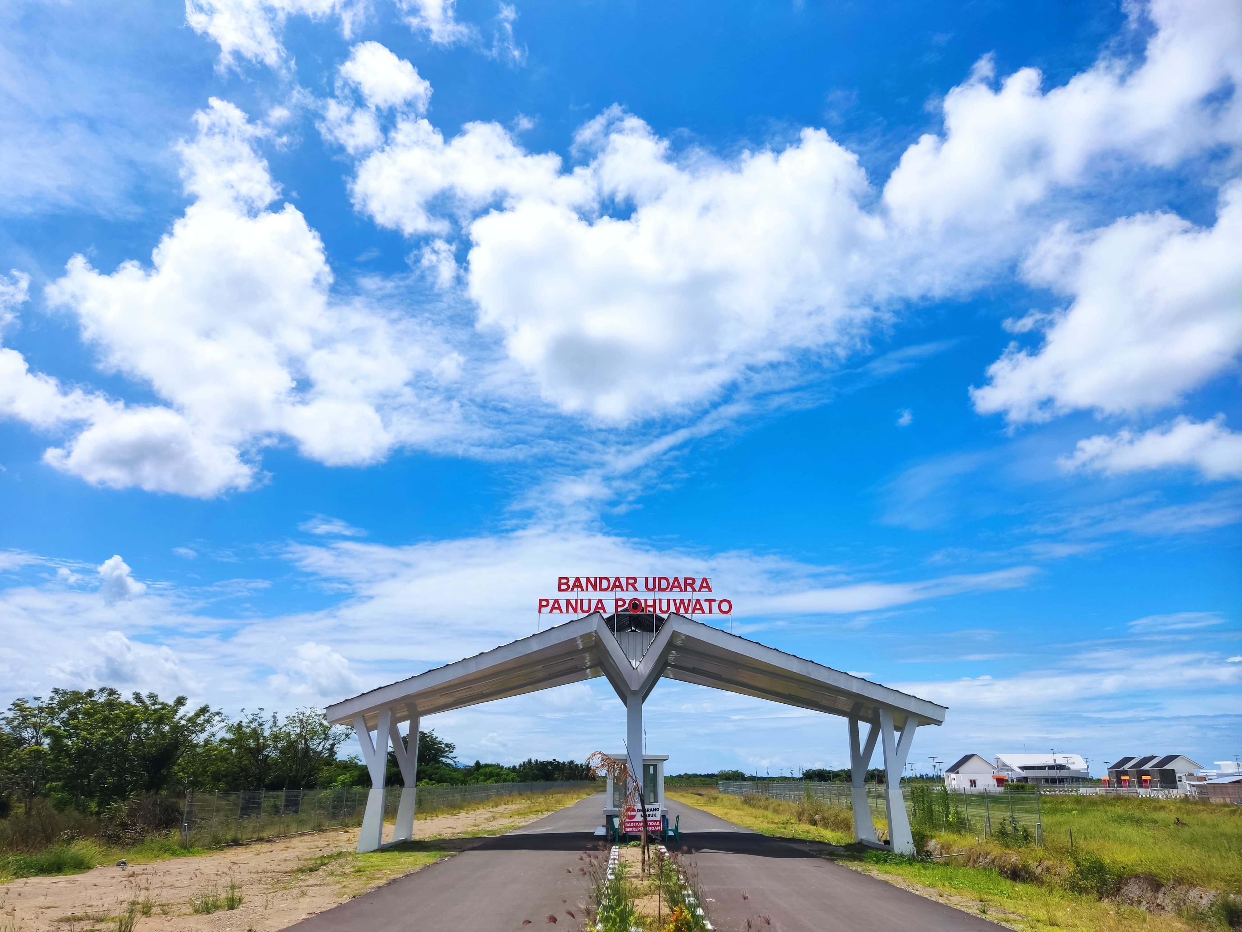 Foto Bandara Gerbang depan Bnadar Udara