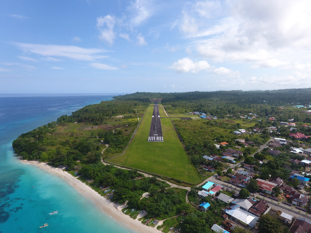 Foto Bandara TAMPAK ATAS SISI UDARA BANDARA MELONGUANE