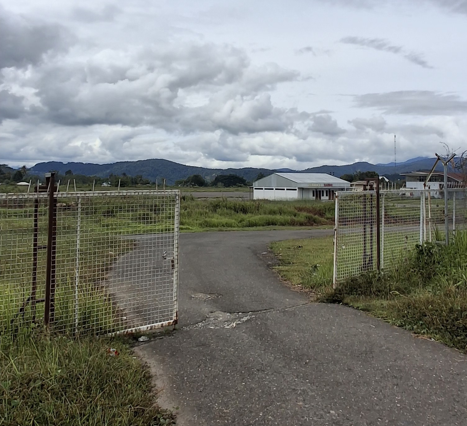 Gerbang Masuk Bandara