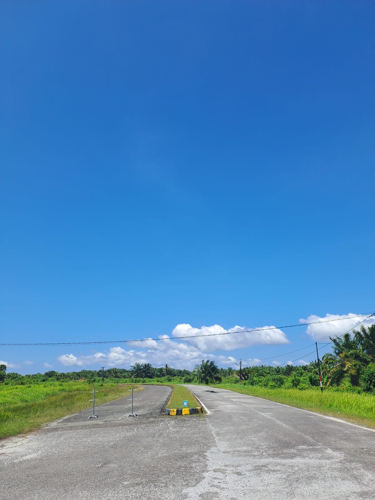 Foto Bandara Jalan akses keluar masuk 2