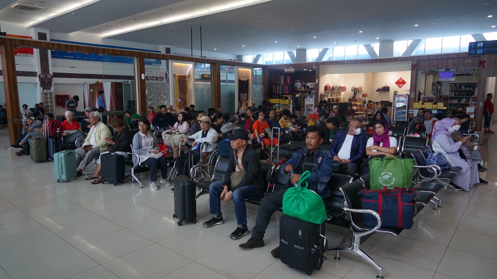 Foto Bandara Ruang Tunggu Terminal Bandar Udara Sisingamangaraja XII