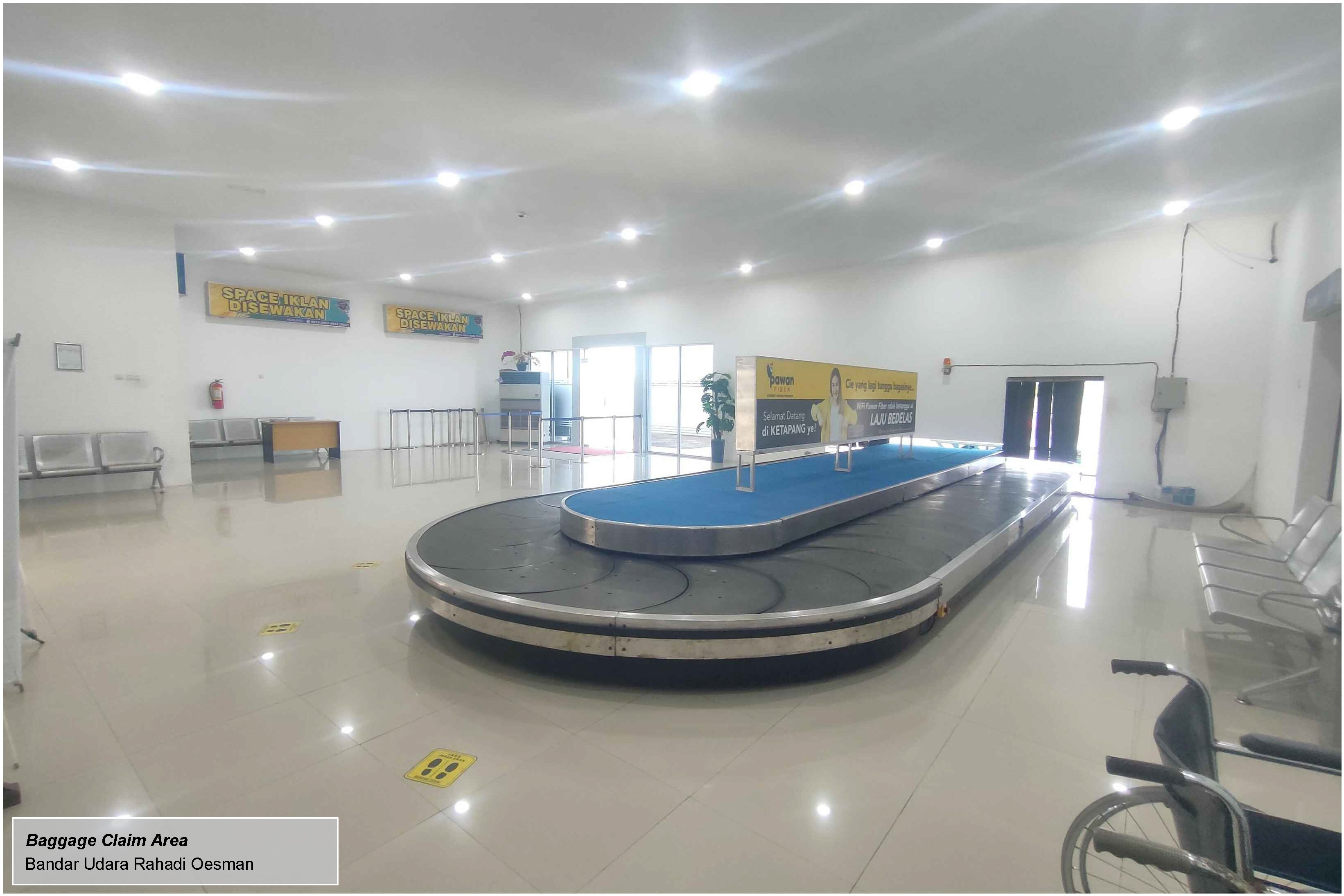 Foto Bandara Baggage claim area