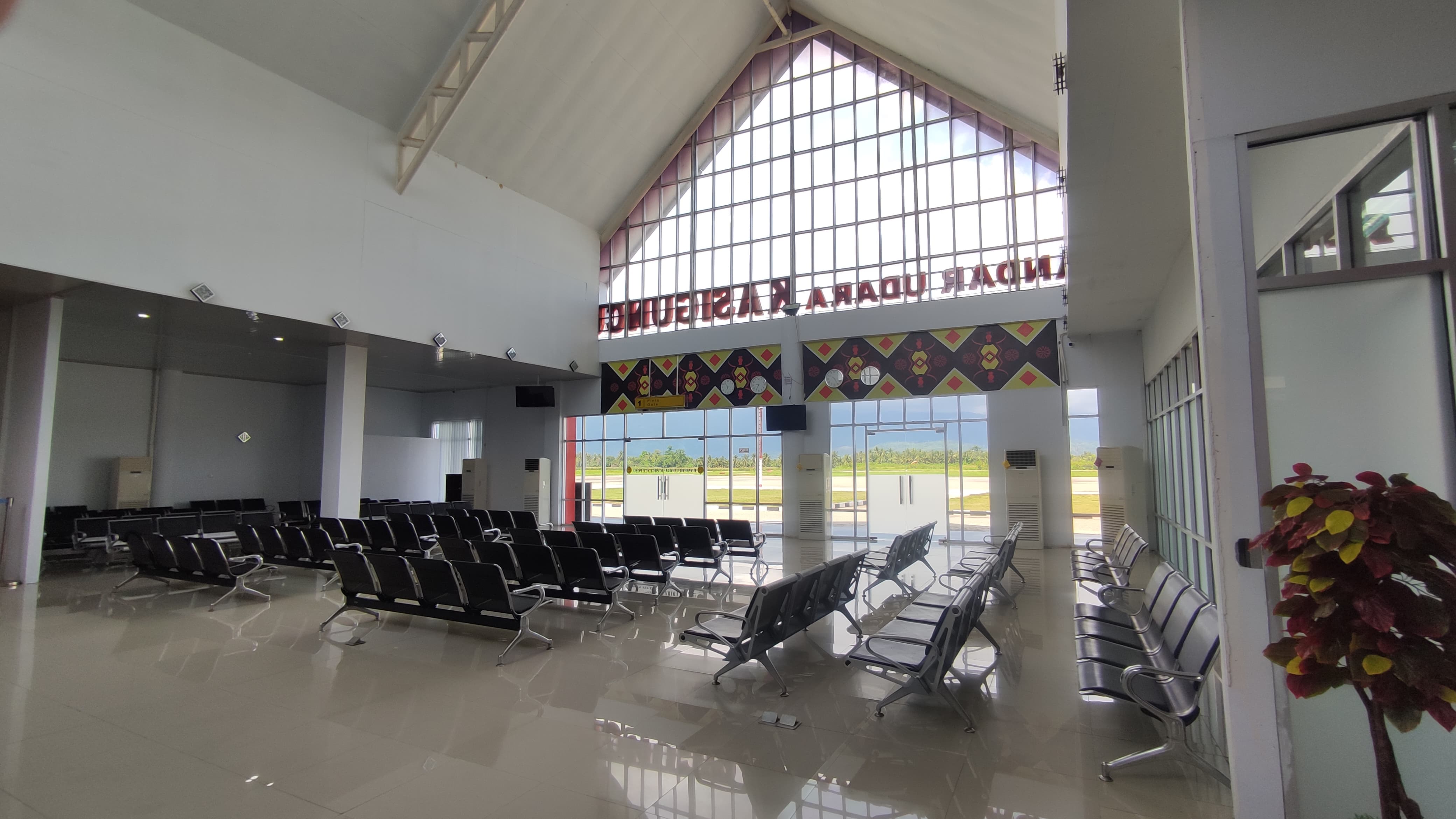 Foto Bandara Ruang Tunggu Keberangkatan