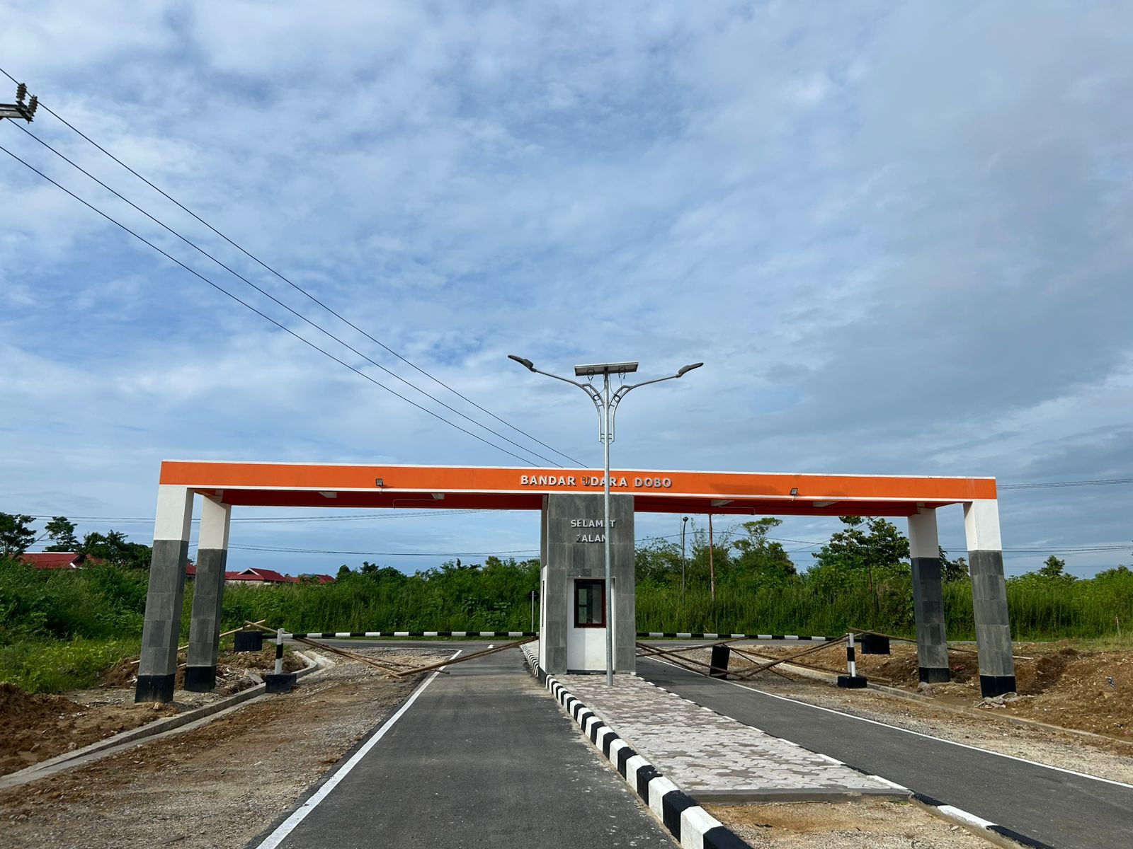 Gerbang Masuk Bandara