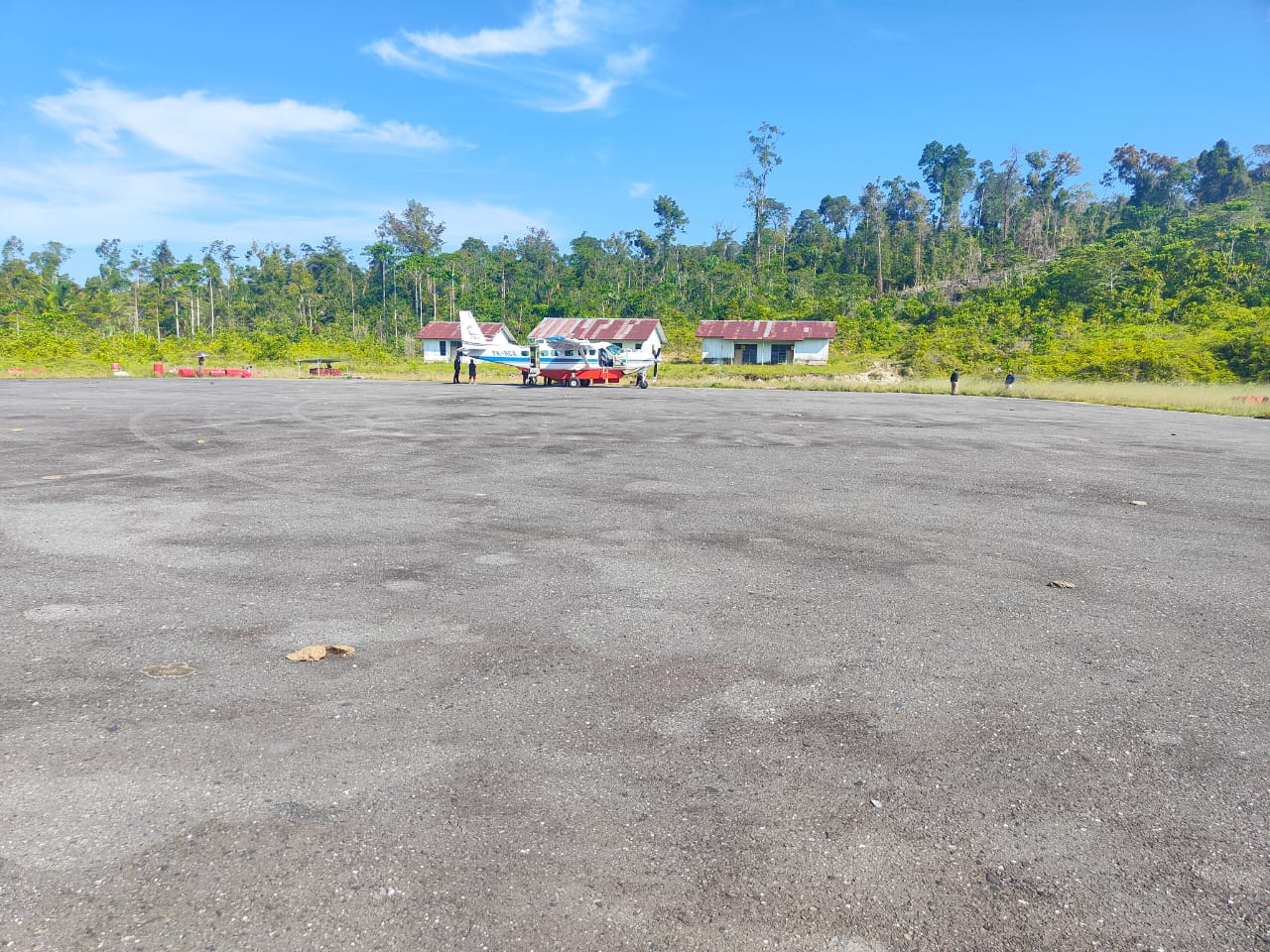 Foto Bandara Apron Bandara Teraplu