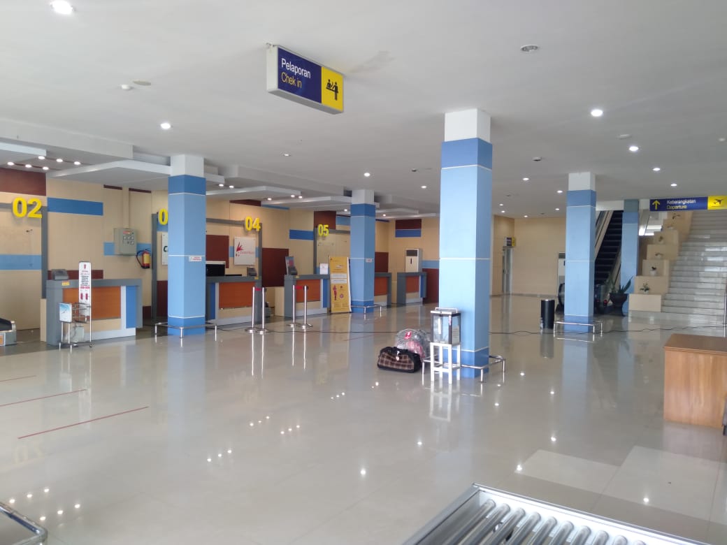 Foto Bandara Ruang Keberangkatan (check in Counter)