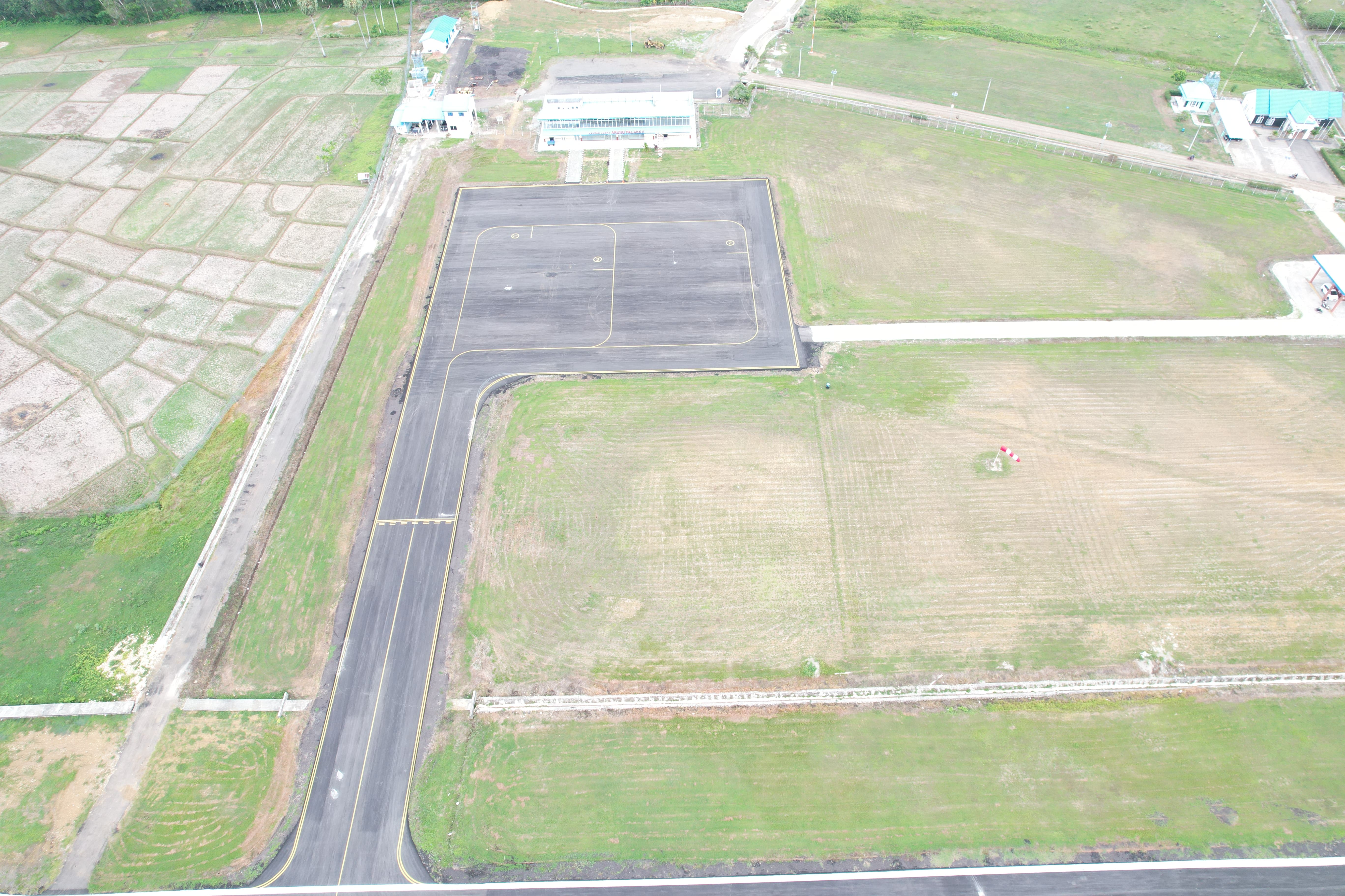 Foto Bandara APRON DAN TAXIWAY