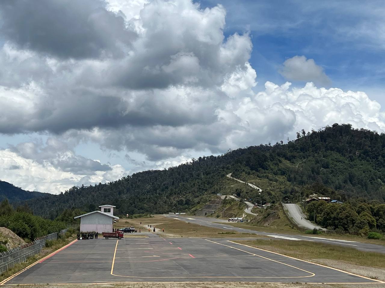 Foto Bandara Apron 2 dan Taxiway