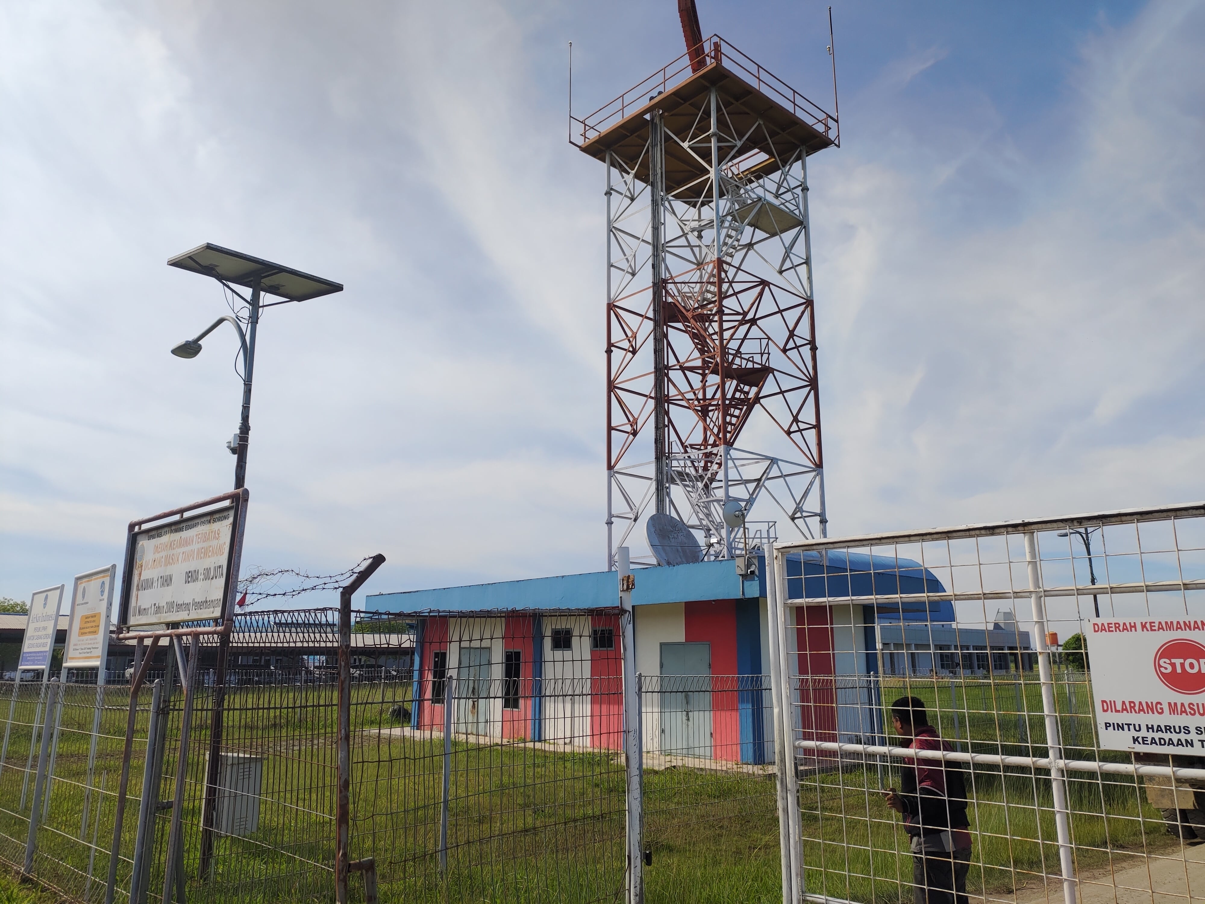 Foto Bandara Gedung Radar