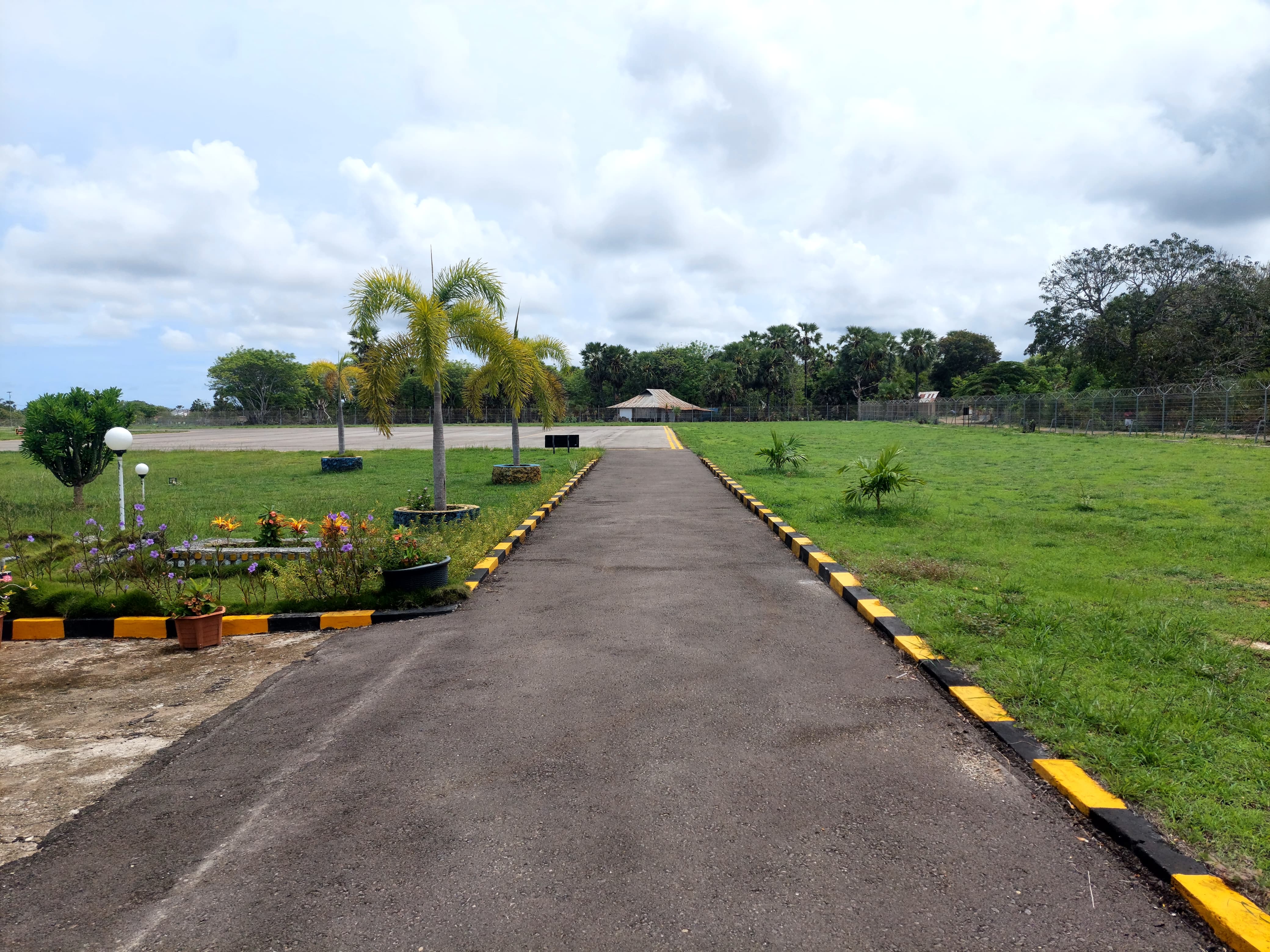 Foto Bandara Jalan Akses Kedatangan Penumpang 